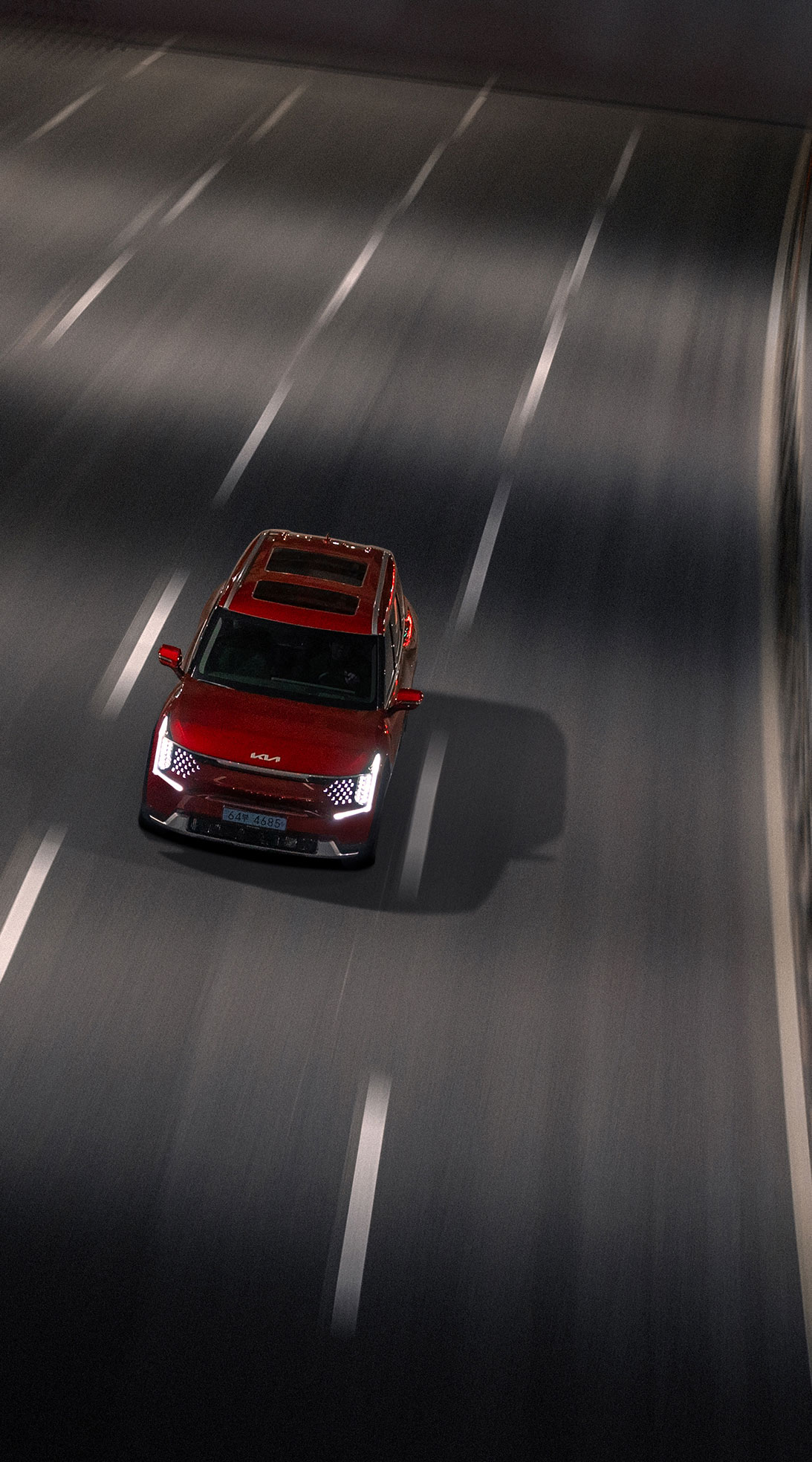 Night moves with The Kia EV9. Where cutting-edge design takes center stage, even in the shadows. (1)