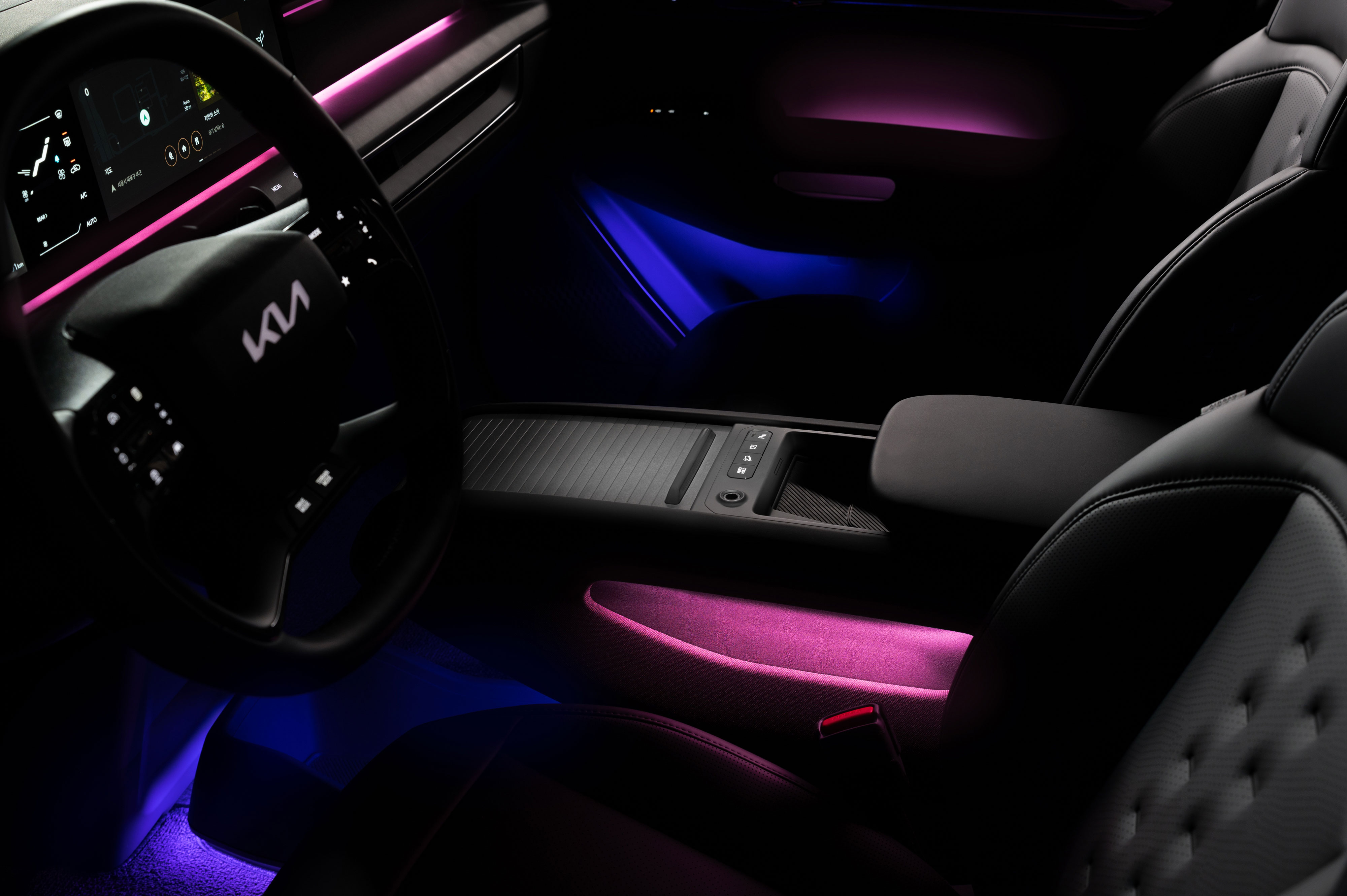 Night moves with The Kia EV9. Where cutting-edge design takes center stage, even in the shadows. (2)