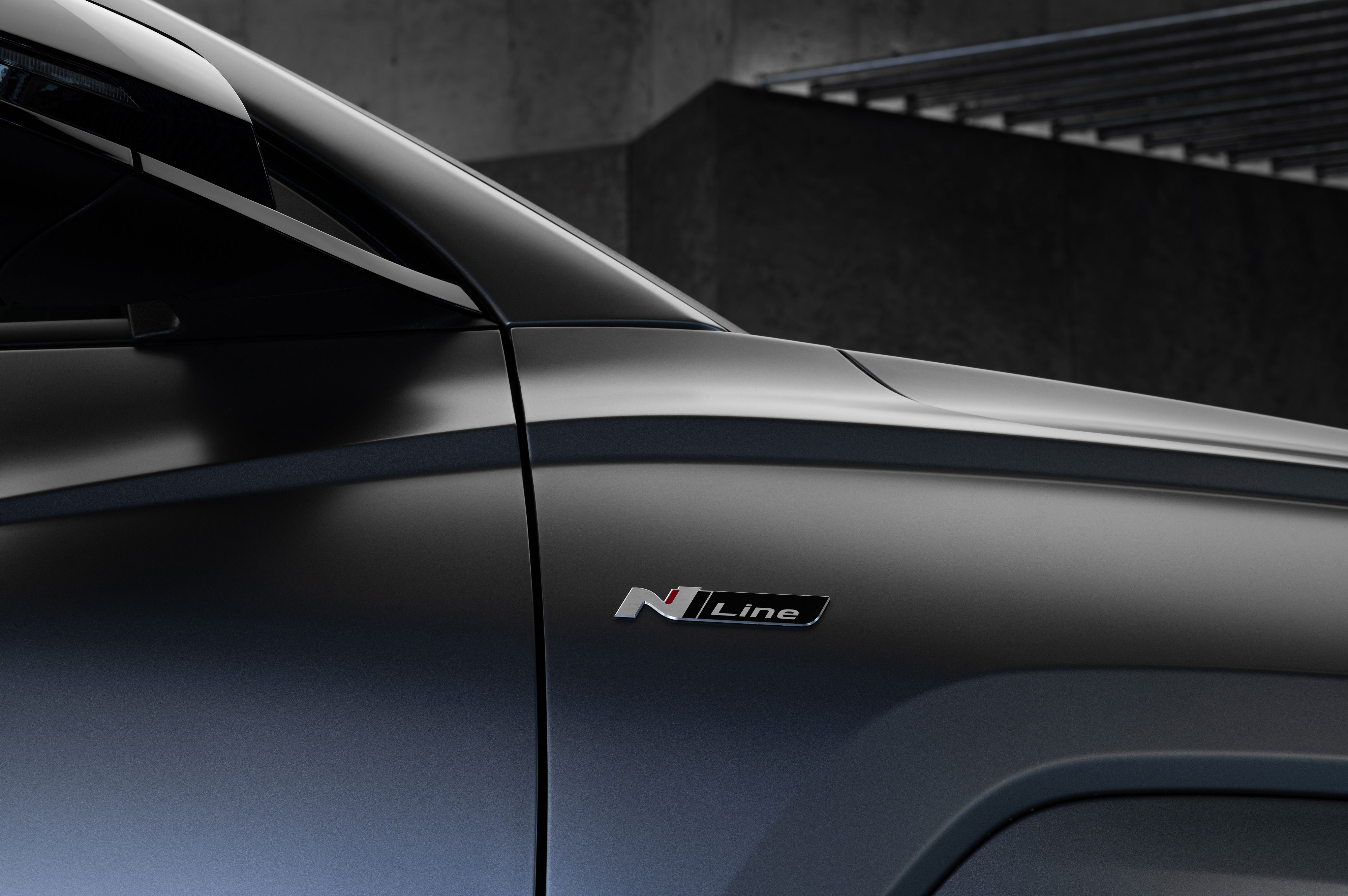 Redefine driving in style with The new TUCSON N Line’s sporty design and sensuous lines. (3)