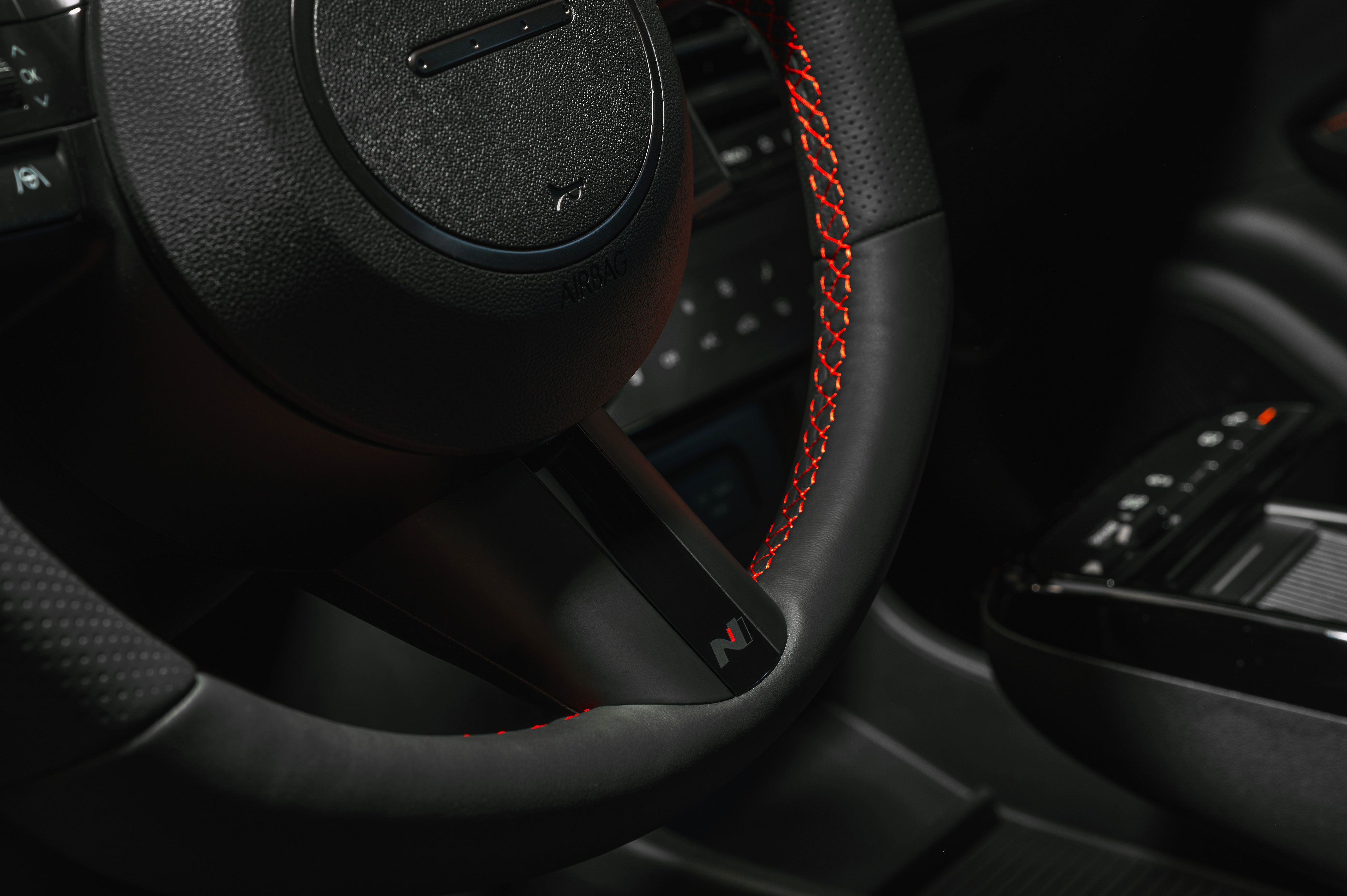 Redefine driving in style with The new TUCSON N Line’s sporty design and sensuous lines. (4)