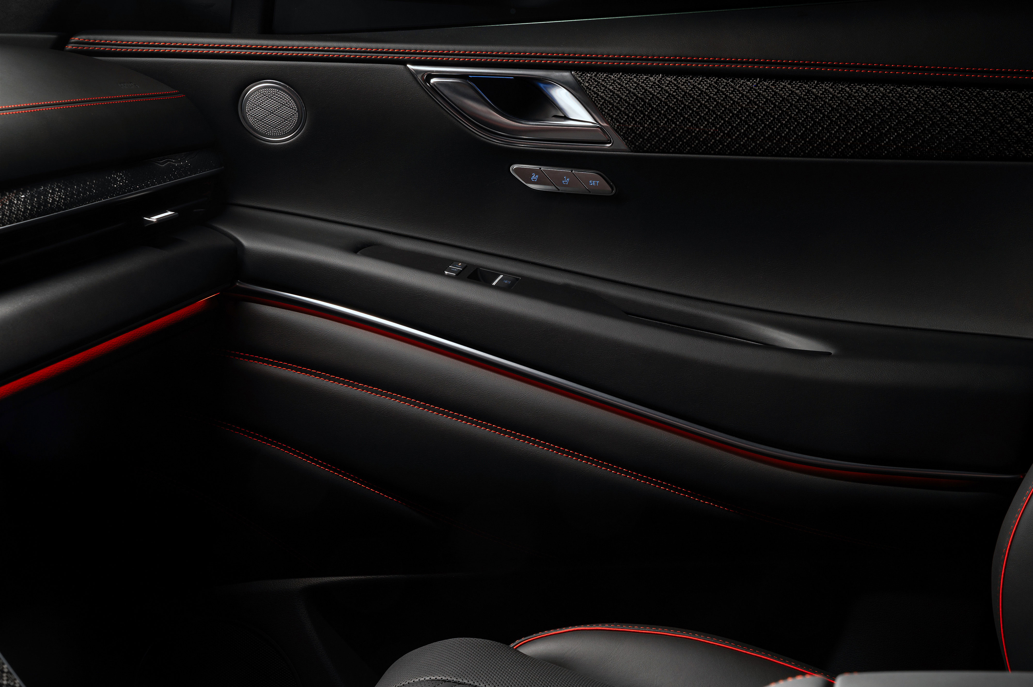 Feel the class of the Genesis GV80 Coupe from its dramatic silhouette to its luxurious touches throughout. (9)