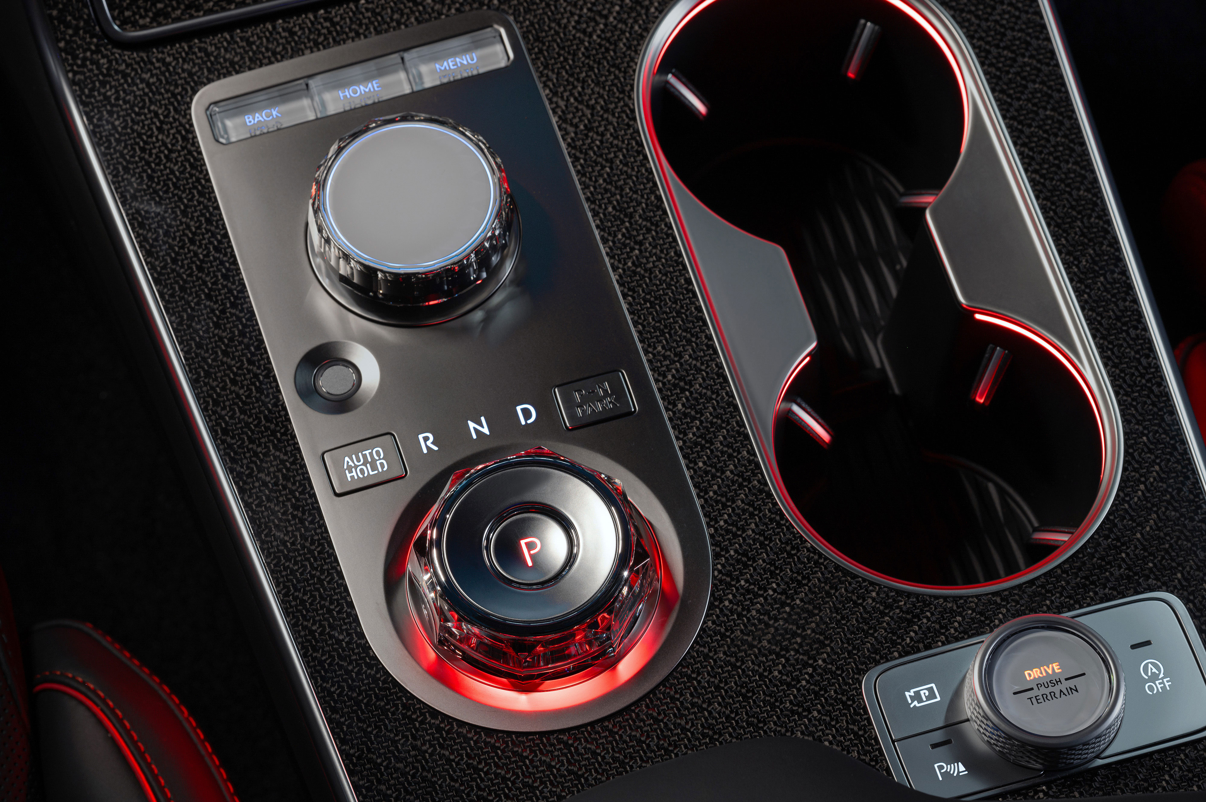 Feel the class of the Genesis GV80 Coupe from its dramatic silhouette to its luxurious touches throughout. (10)