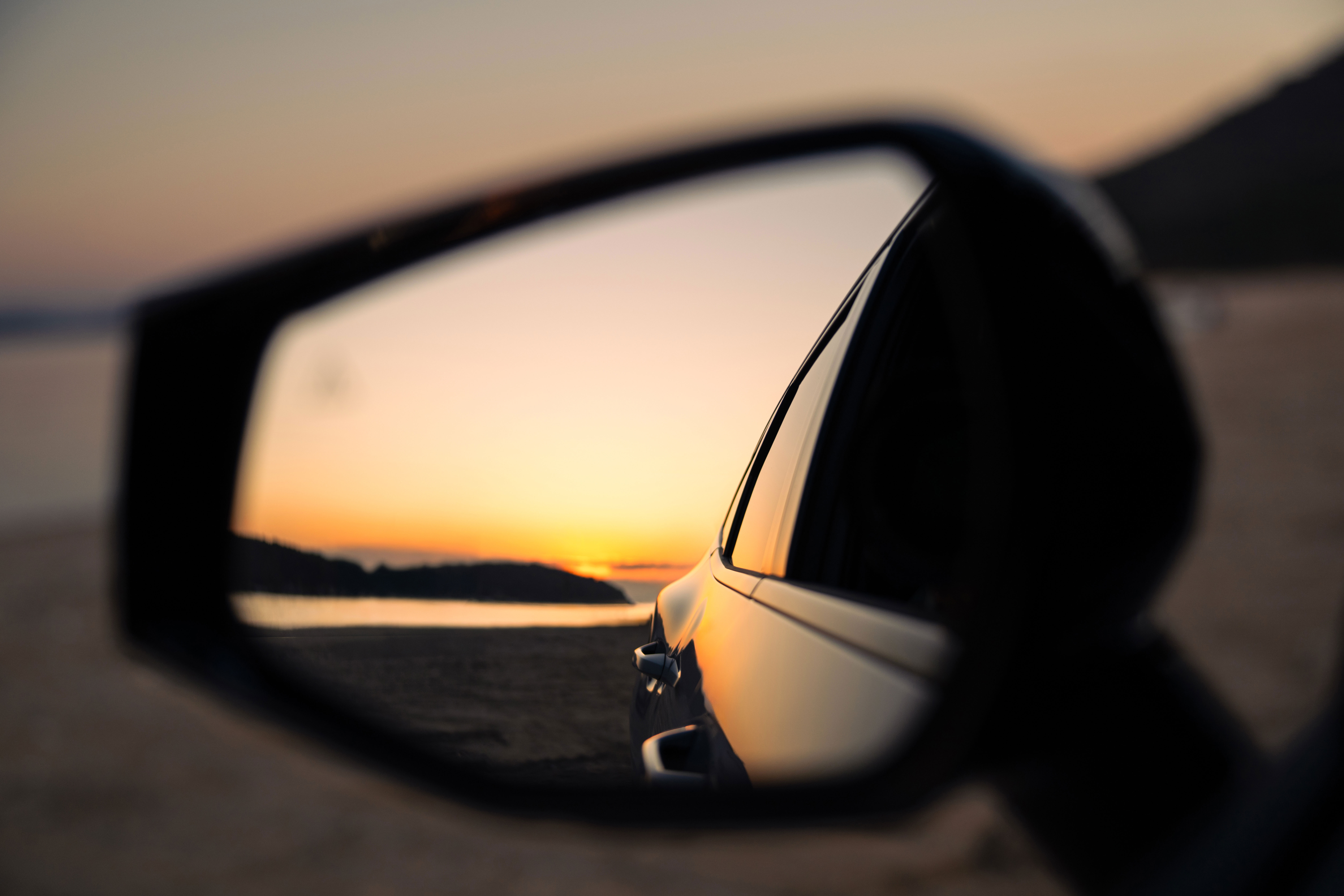 As the sun sets, the Kia Sportage stands out with a confident presence. A refined drive that brings the day to a close in unmistakable style. (8)