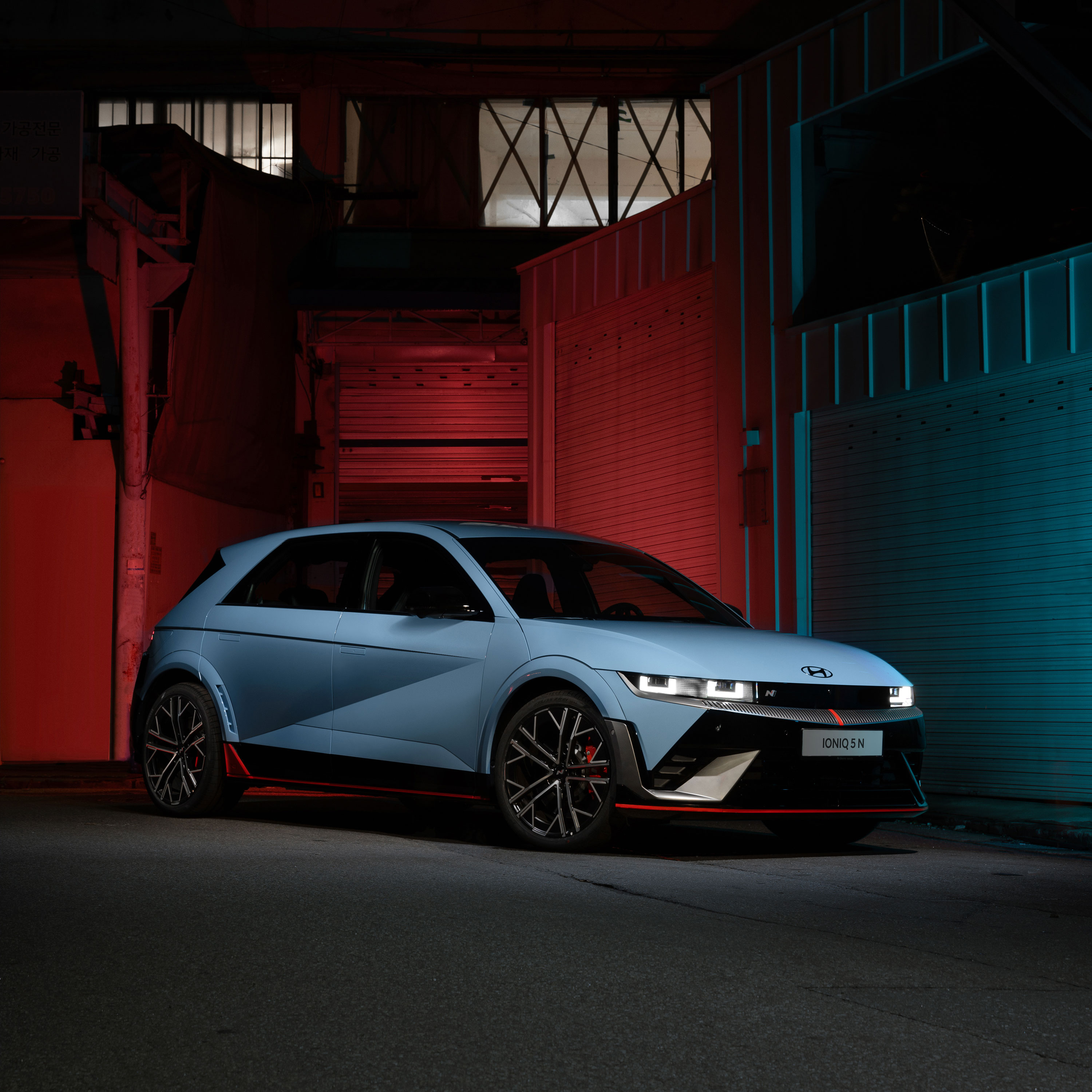 The sporty IONIQ 5 N adds an extra layer of excitement to your driving adventure. (1)