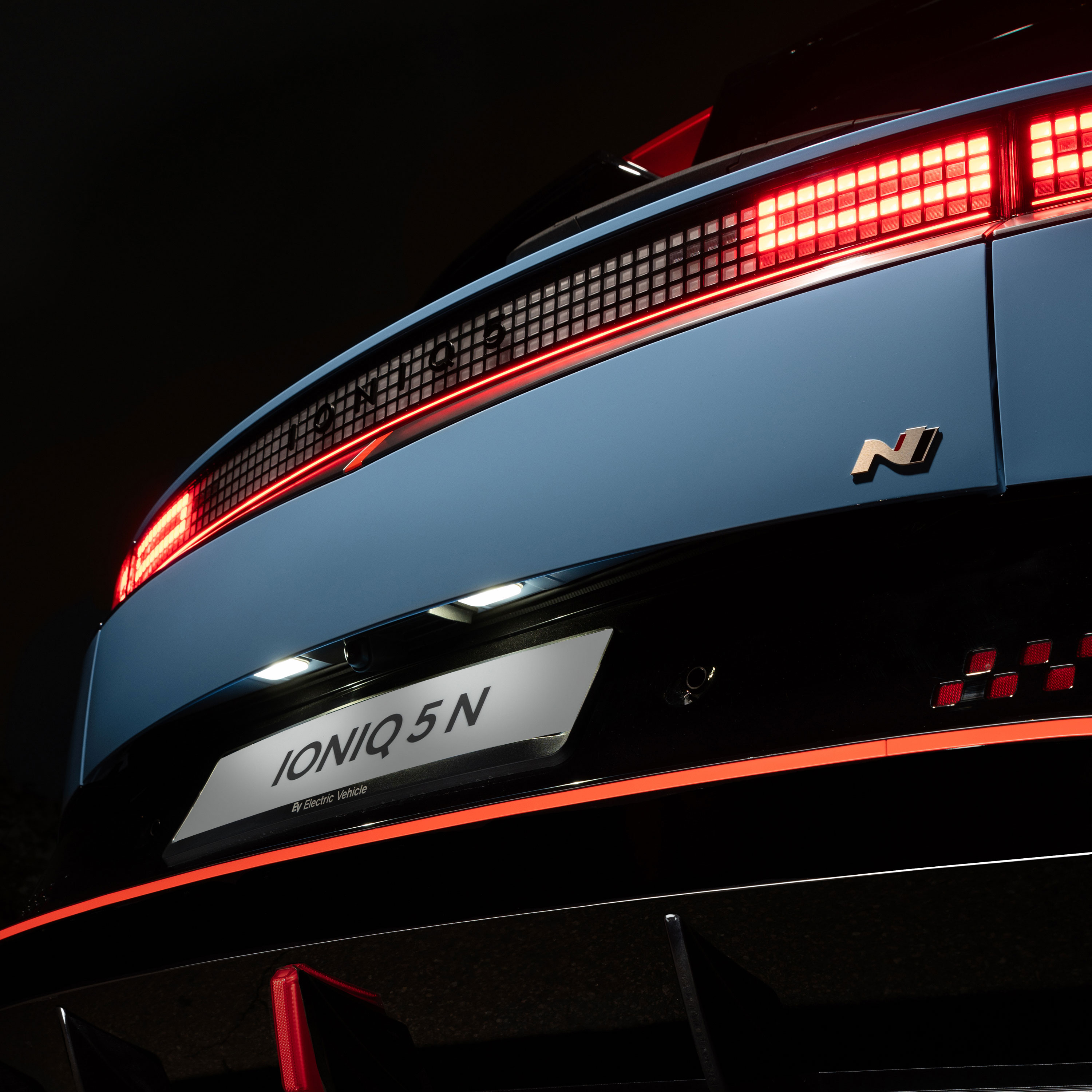 The sporty IONIQ 5 N adds an extra layer of excitement to your driving adventure. (5)