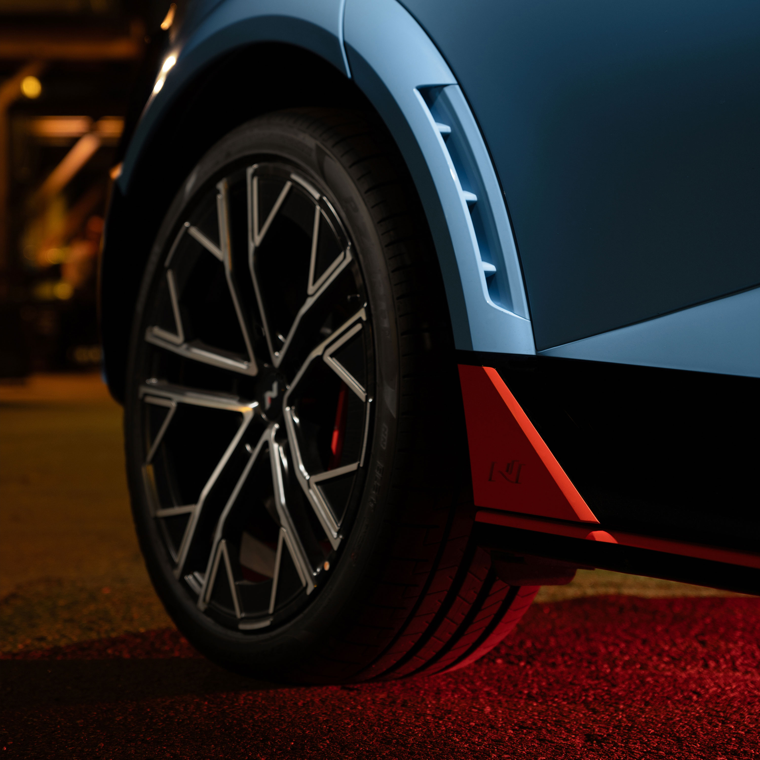 The sporty IONIQ 5 N adds an extra layer of excitement to your driving adventure. (7)