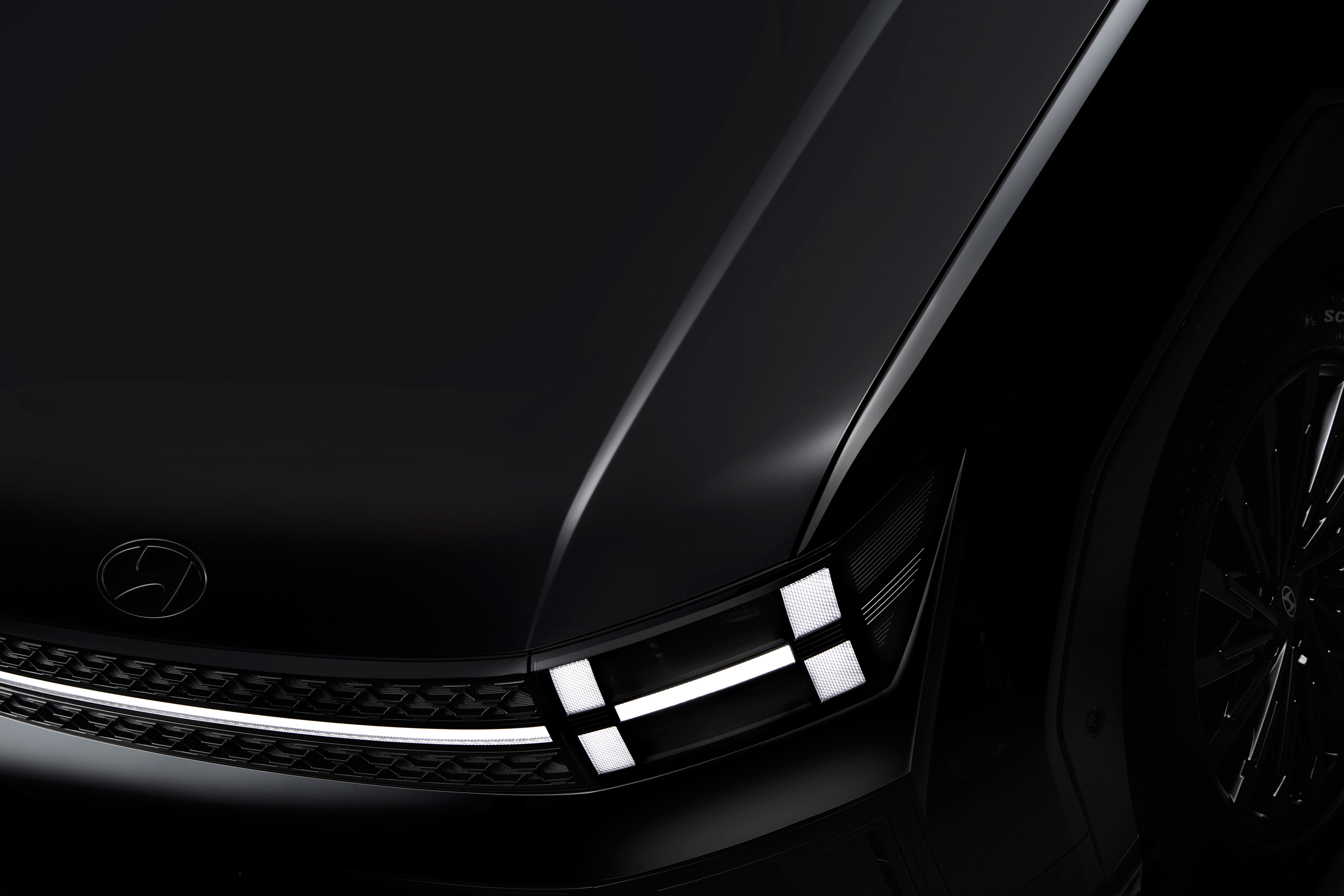 From the inside out, The all new SANTAFE doesn’t miss a single detail in its beauty. (7)