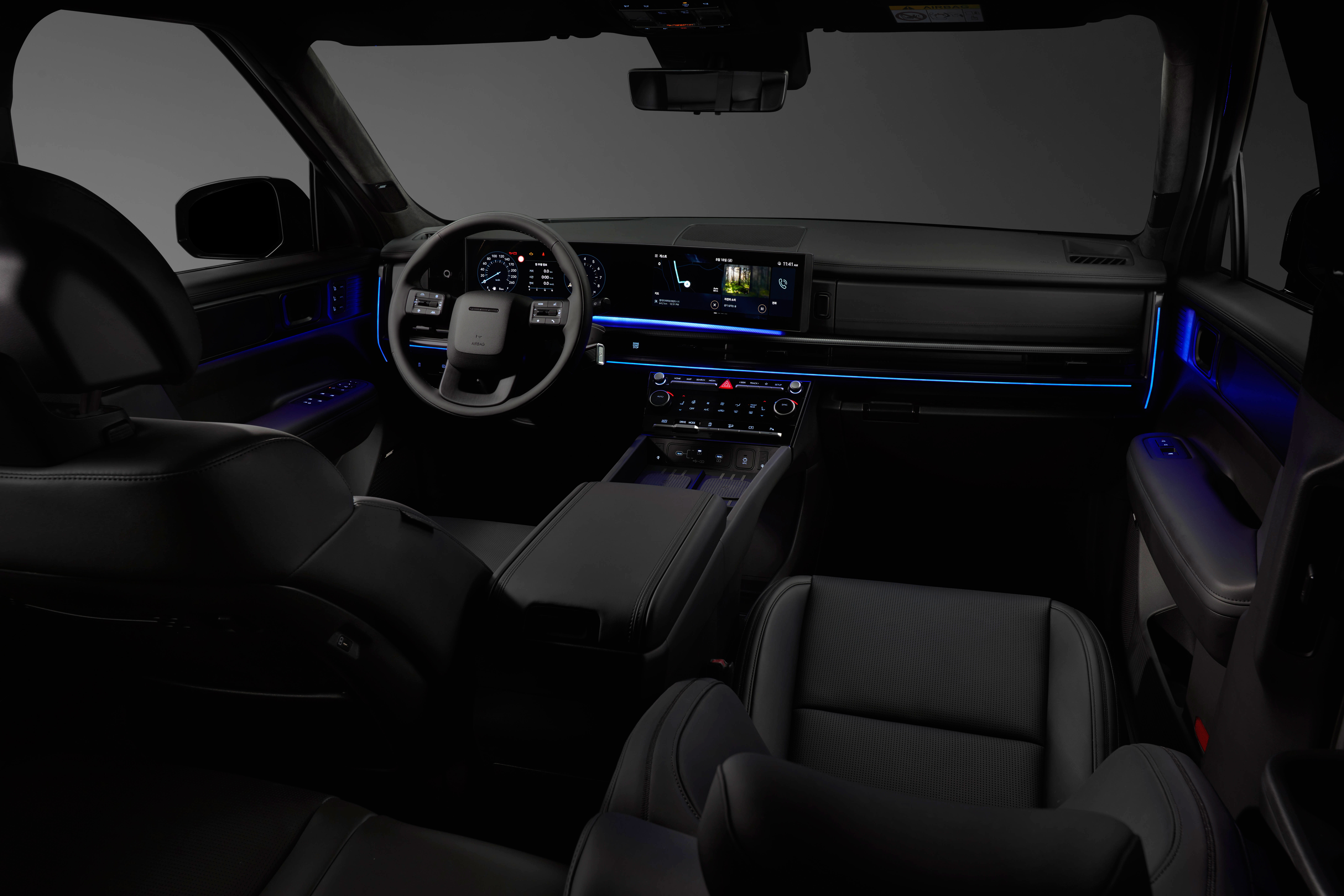 From the inside out, The all new SANTAFE doesn’t miss a single detail in its beauty. (5)