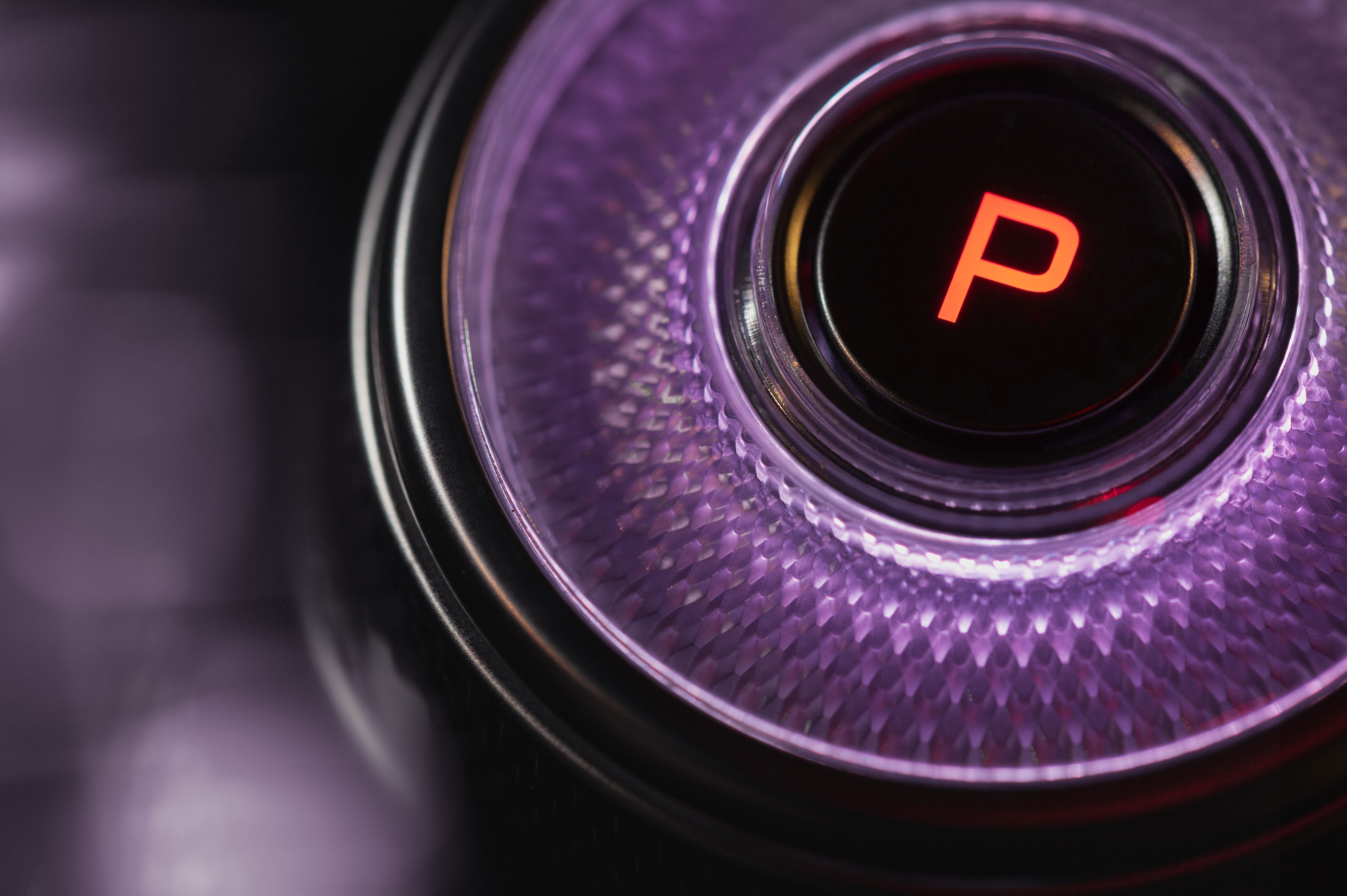 기아 K8차량의 전자식 파킹 버튼