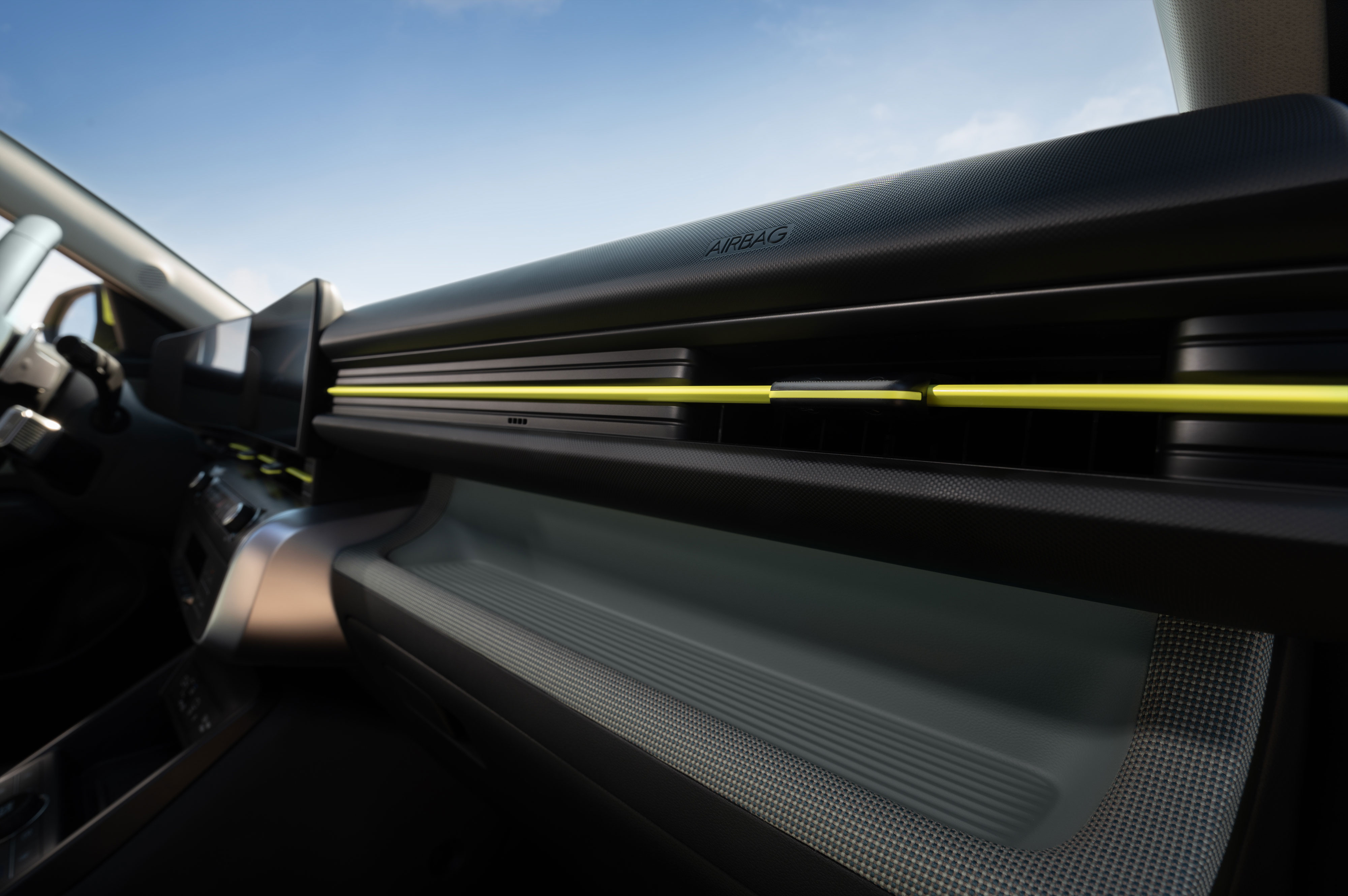 현대자동차 디 올 뉴 코나 차량 실내의 대시보드의 공조구