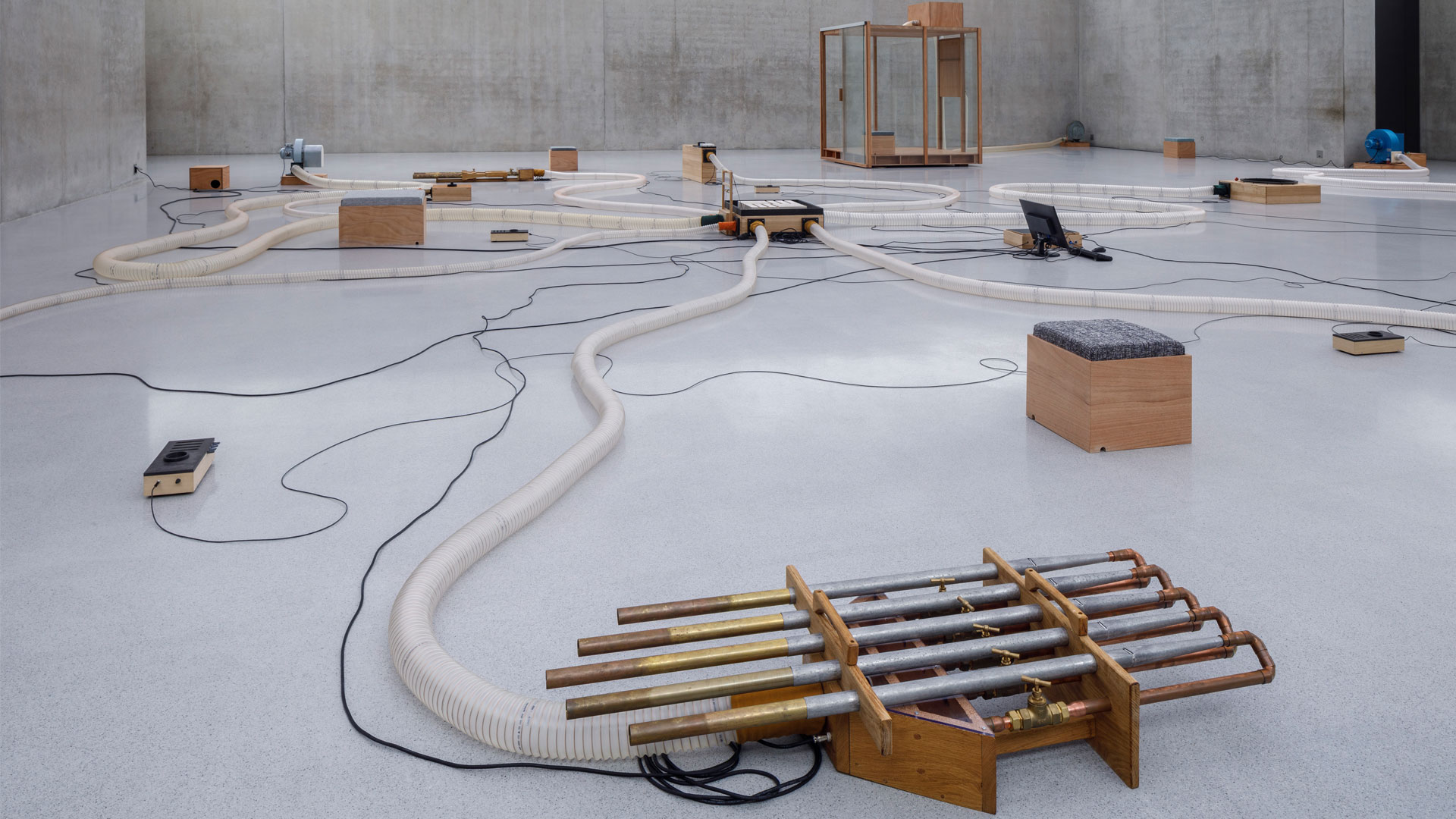 타렉 아투이의 작품 〈Souffle Continu〉 (2023–4) 출처: Photo © Markus Tretter. © Tarek Atoui