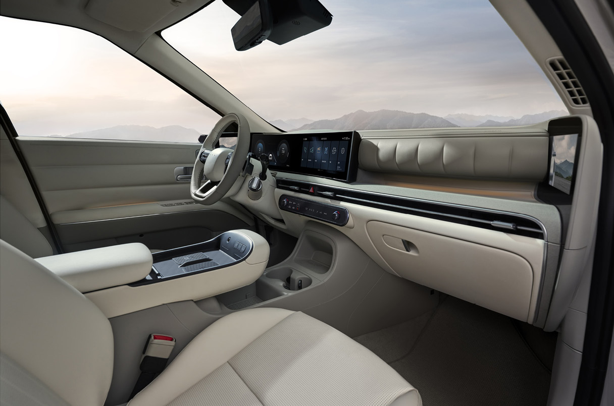 차량 실내를 보여주는 사진