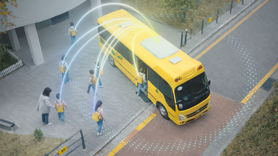 현대차·기아, 장애물 너머까지 파악하는 주행 안전 기술, '비전 펄스' 공개-main