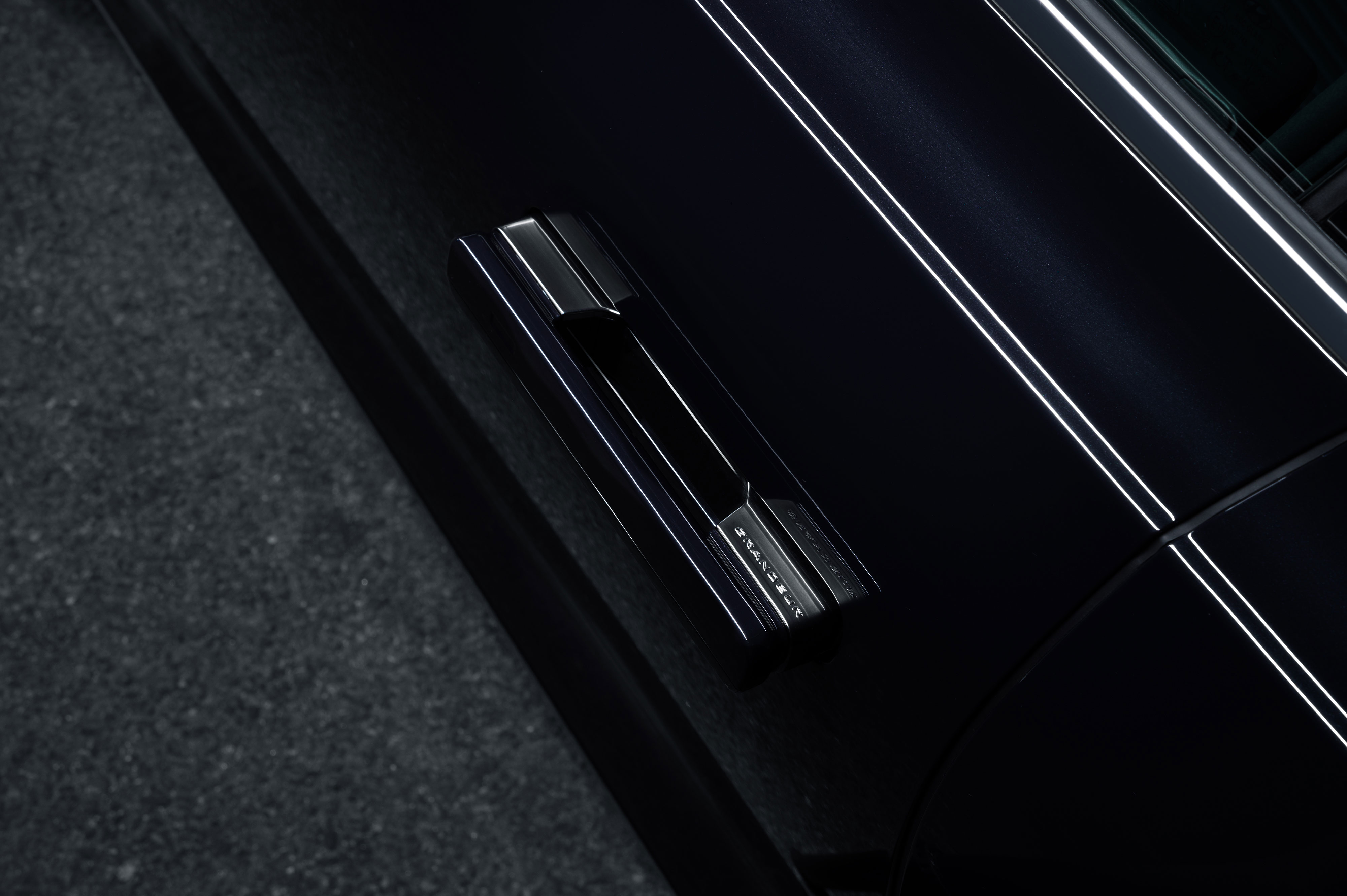 Relish the futuristic yet timeless build of the all new AZERA (2)