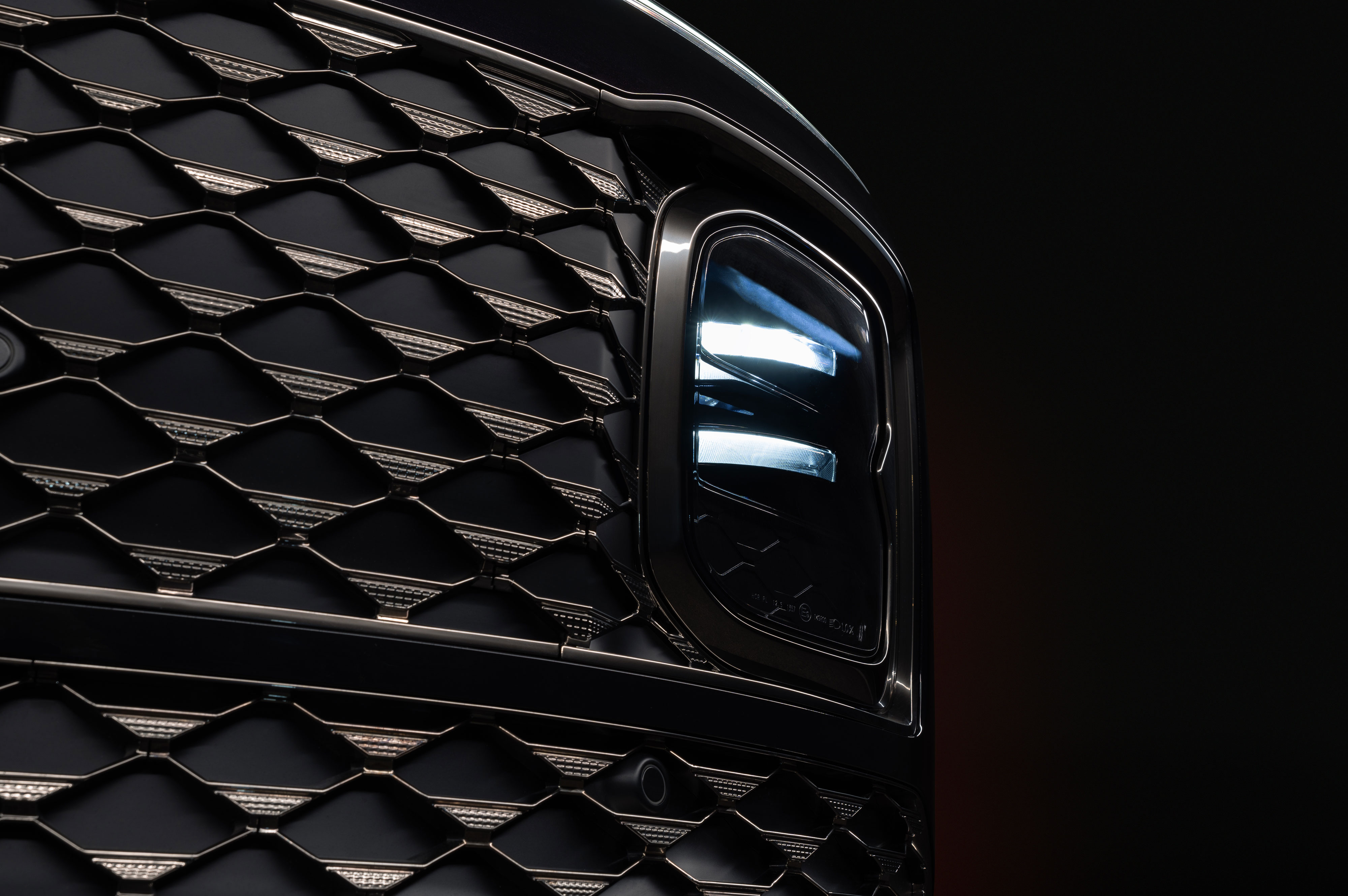 Relish the futuristic yet timeless build of the all new AZERA (3)