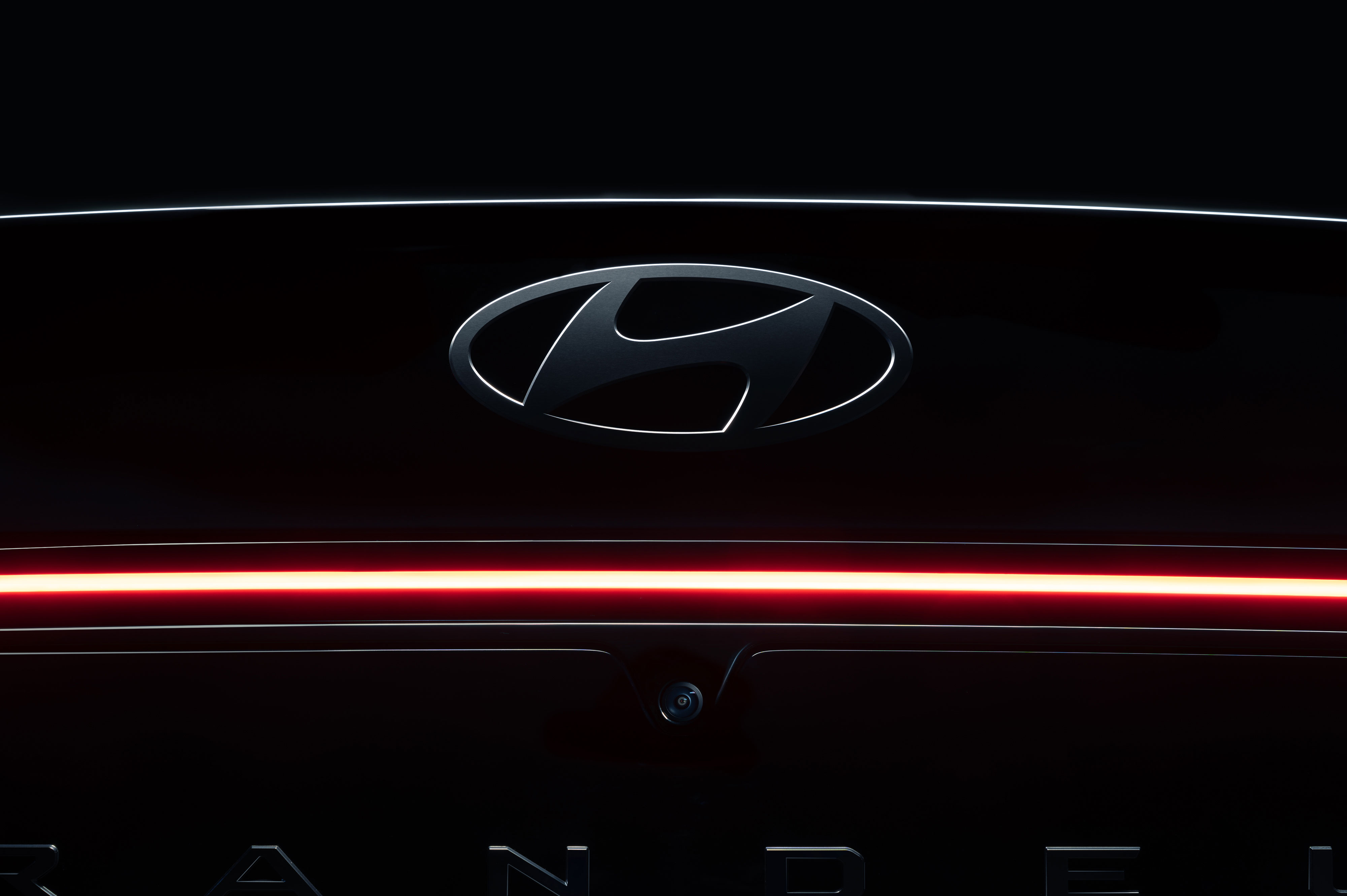 Relish the futuristic yet timeless build of the all new AZERA (5)