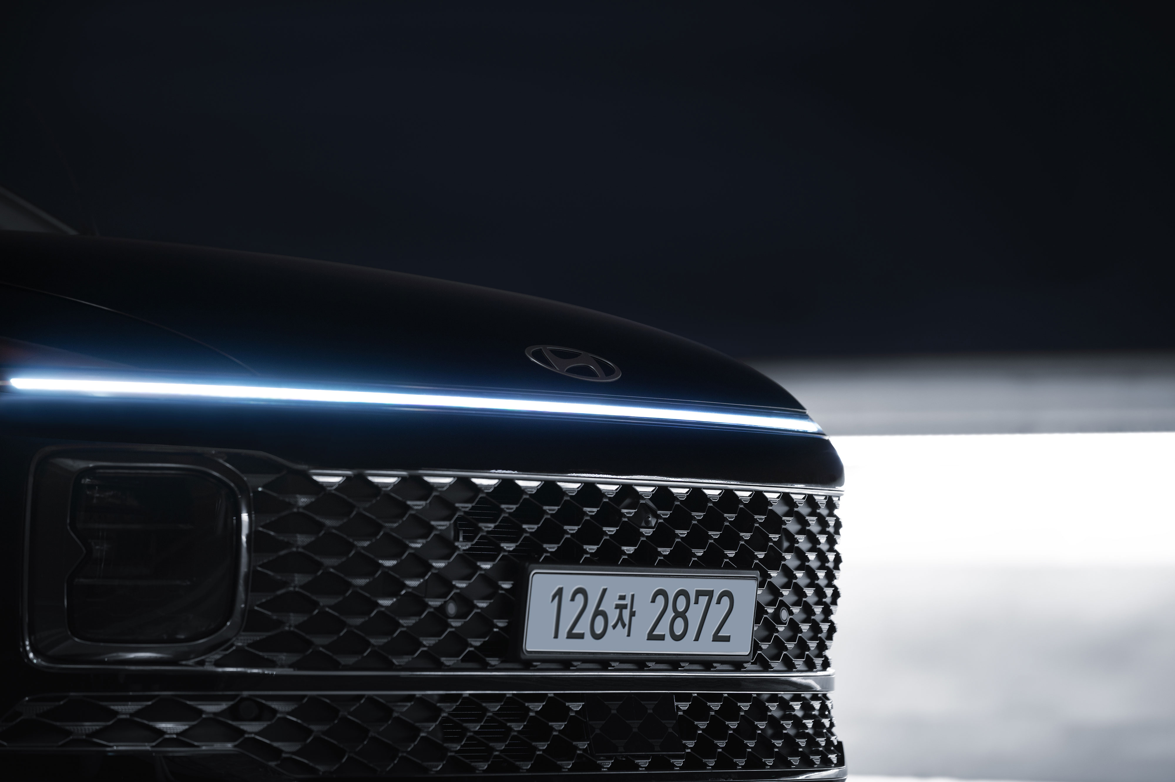 Relish the futuristic yet timeless build of the all new AZERA (6)