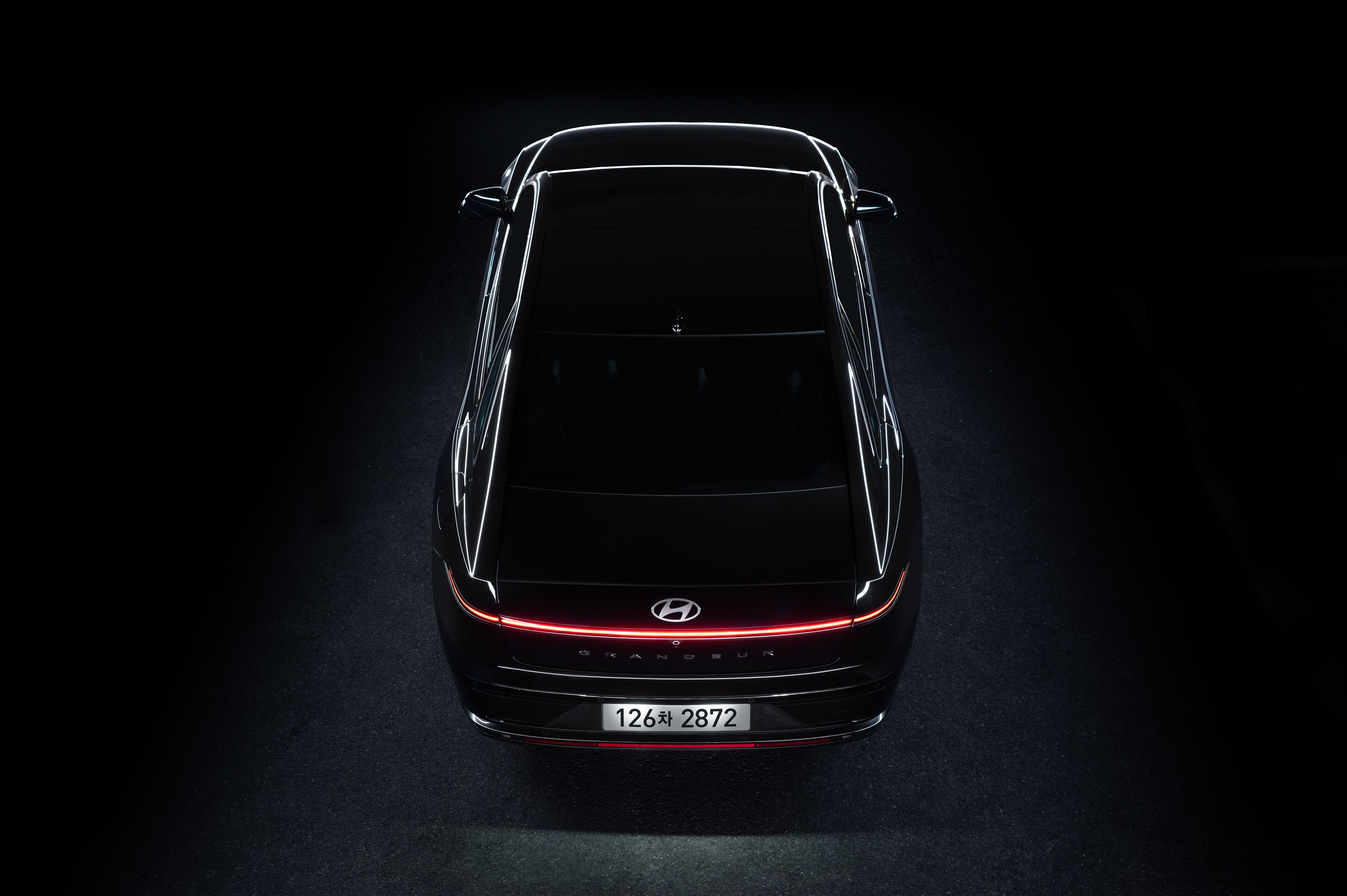 Relish the futuristic yet timeless build of the all new AZERA (7)