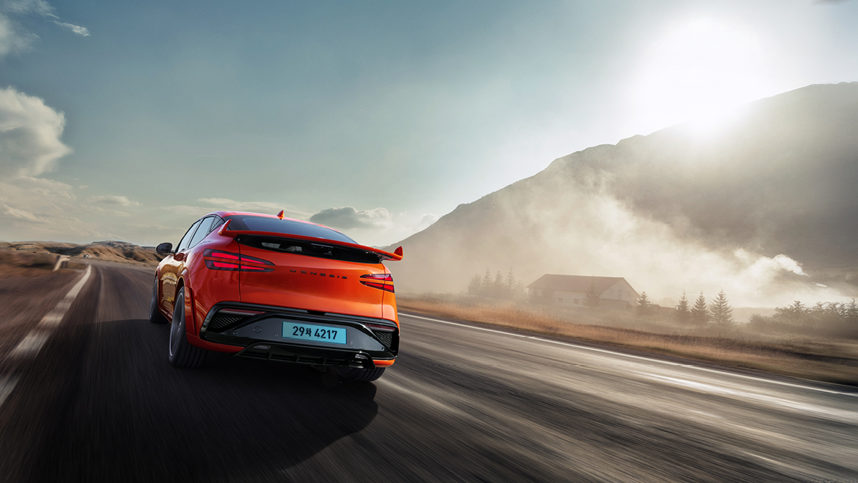 제네시스 GV60 마그마의 주행 모습