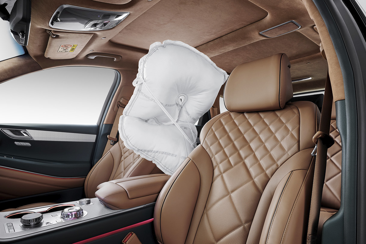 제네시스 GV80 센터 사이드 에어백 전개 모습