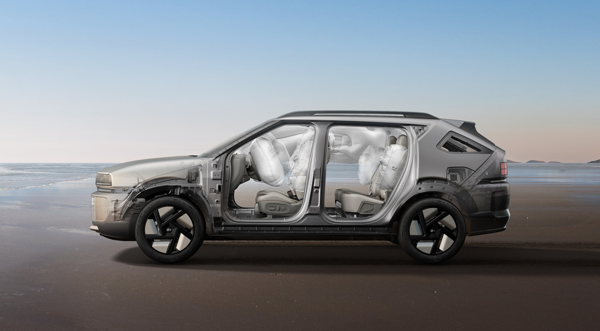 현대차 넥쏘 측면 차체 골격 및 에어백 전개 모습