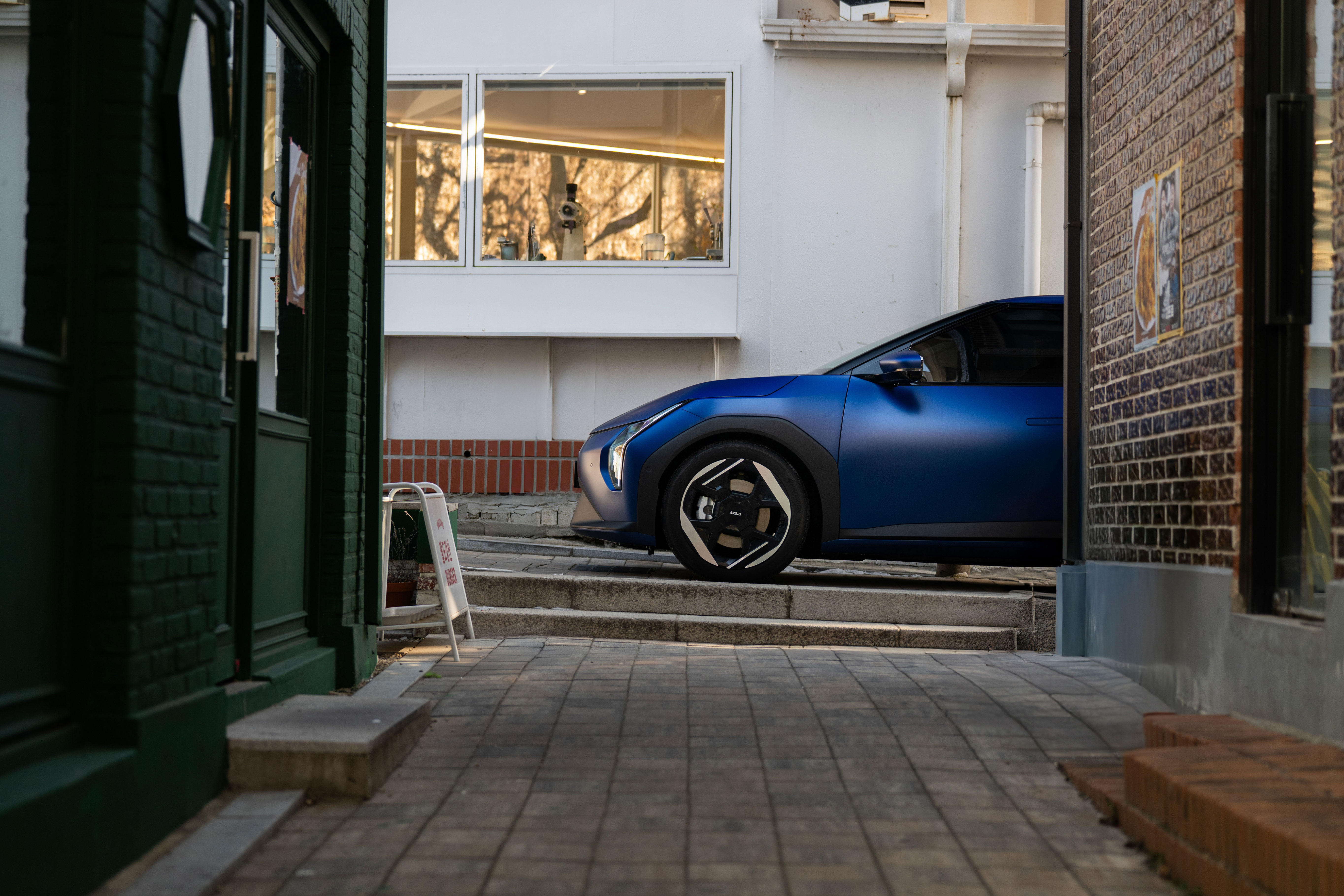 The Kia EV4 moves naturally through everyday moments (2)