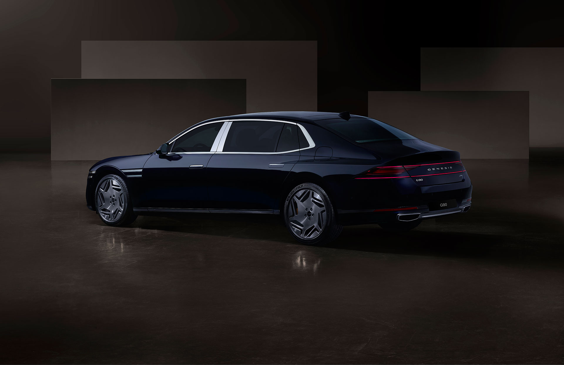 Genesis G90, combination of sleek and dynamic outlook with luxurious inner details (2)