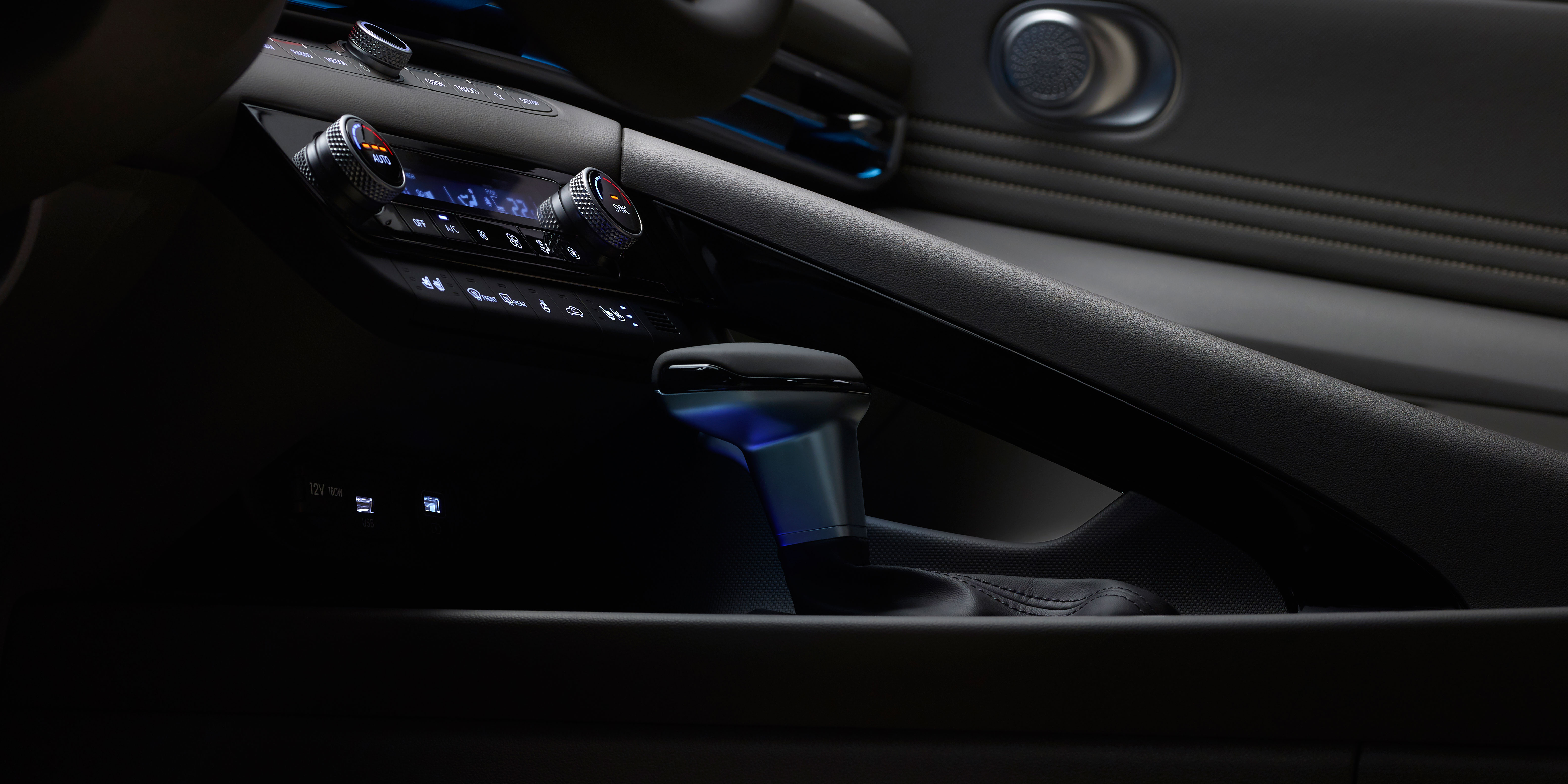 Hyundai Elantra, Sporty look and elaborate lines highlighting its bold presence (10)