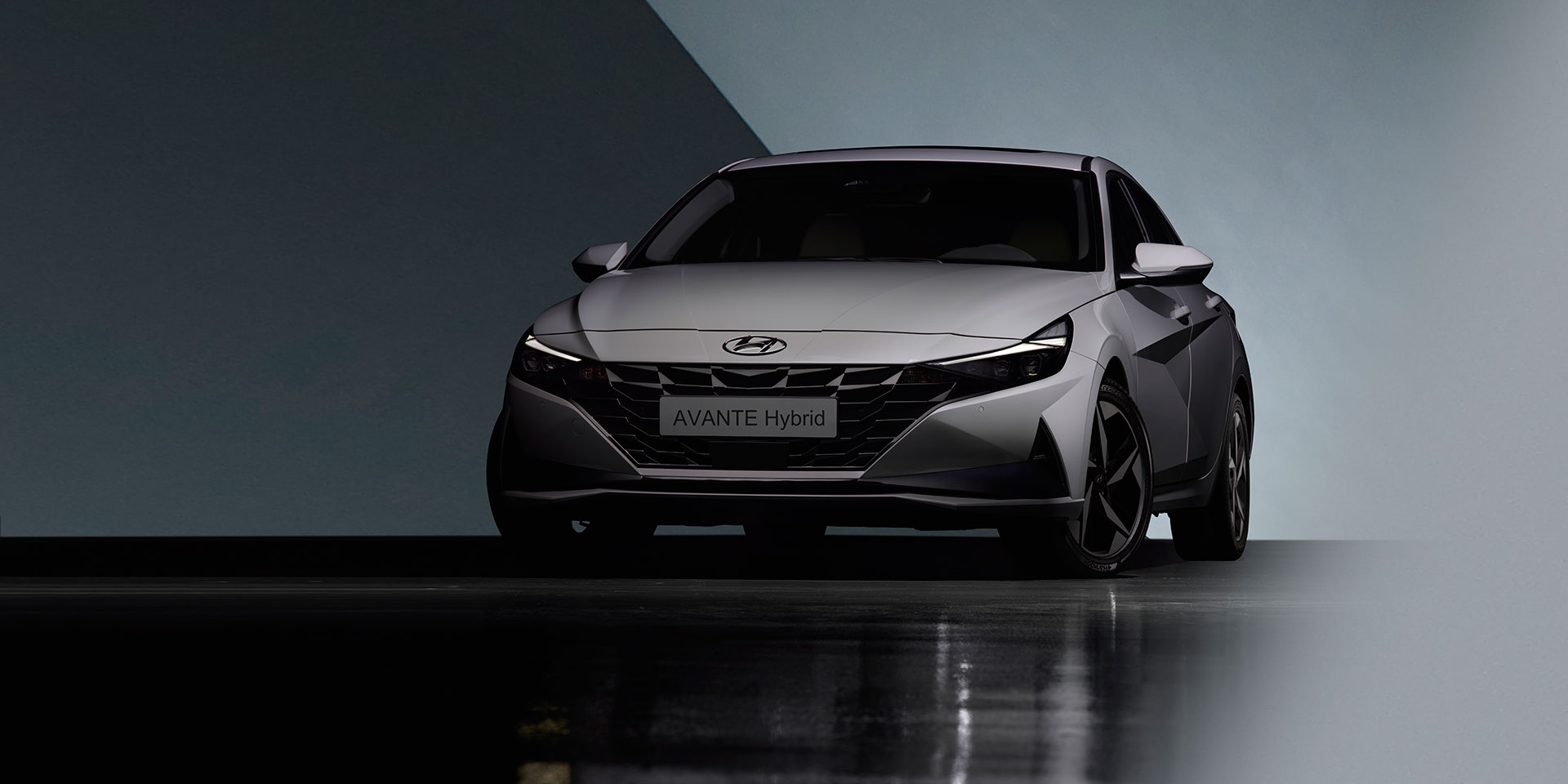 Hyundai Elantra, Sporty look and elaborate lines highlighting its bold presence (6)