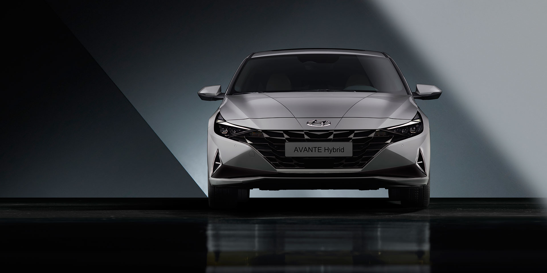 Hyundai Elantra, Sporty look and elaborate lines highlighting its bold presence (7)