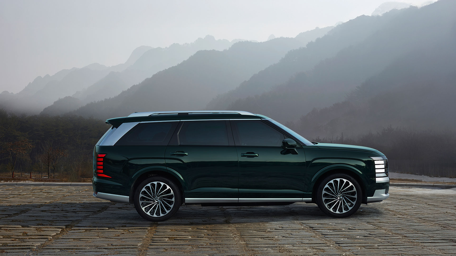 The all-new PALISADE Hybrid delivers the balance and capability (6)