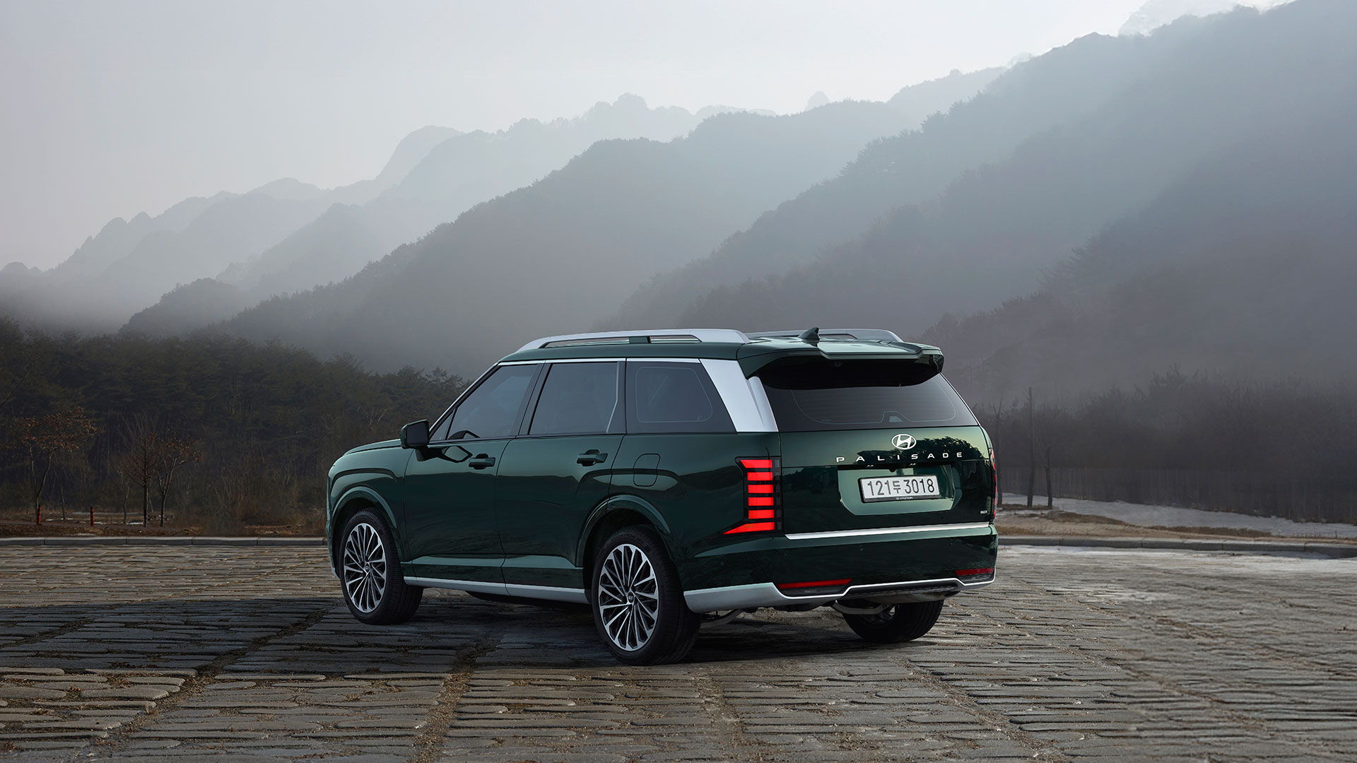 The all-new PALISADE Hybrid delivers the balance and capability (7)