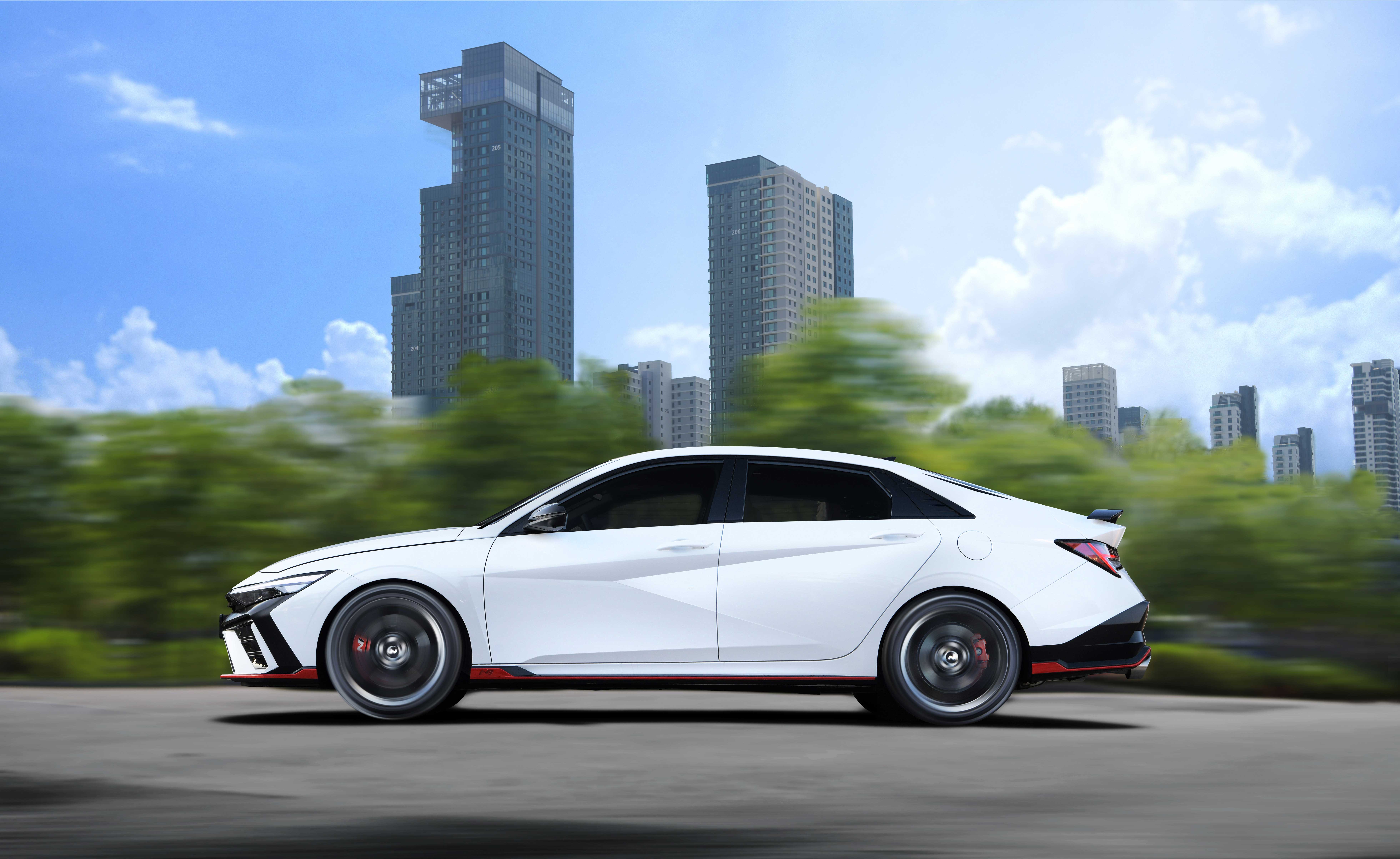 더 뉴 아반떼 N 측면