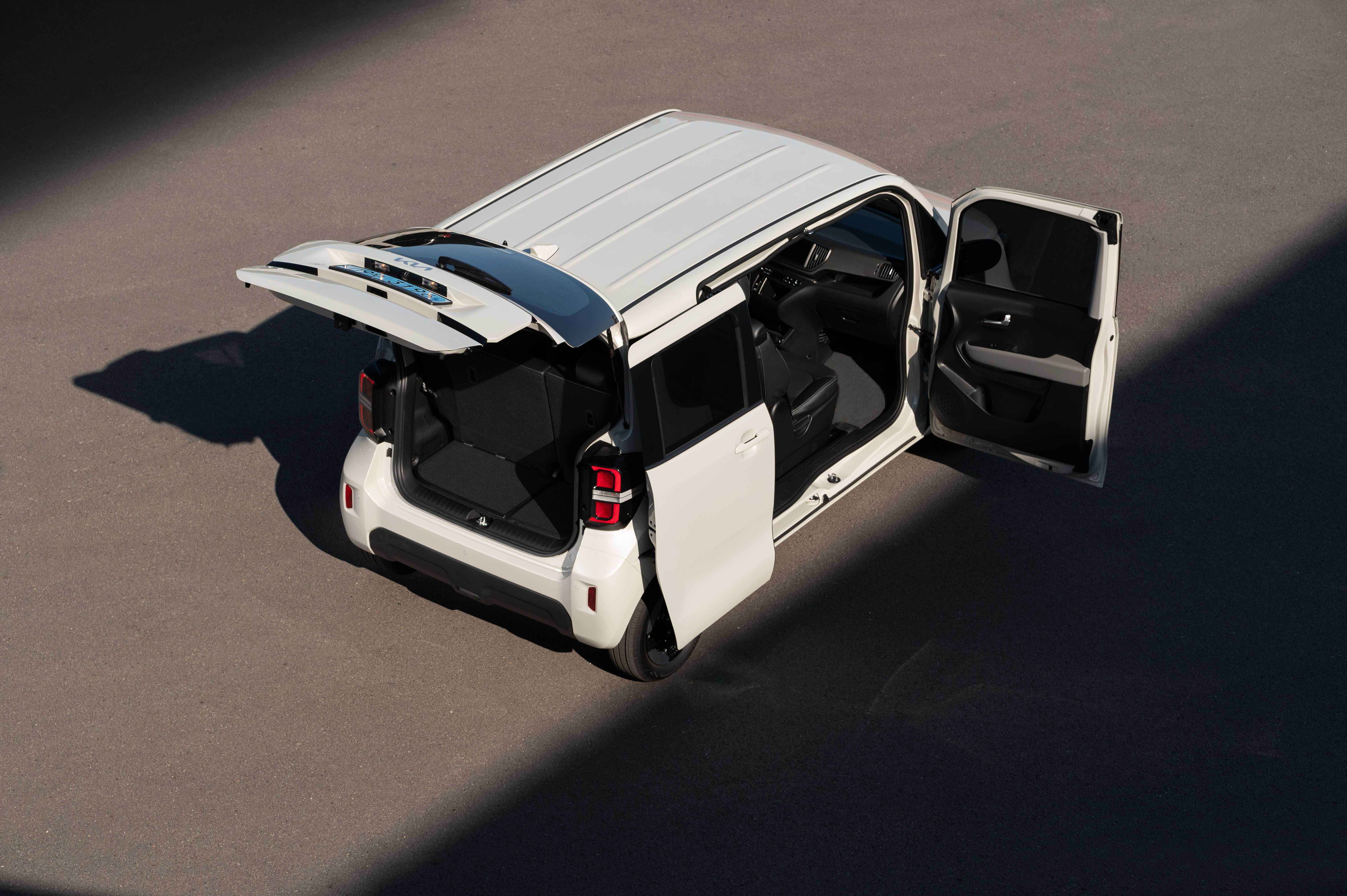 레이EV 도어 오픈한 탑뷰