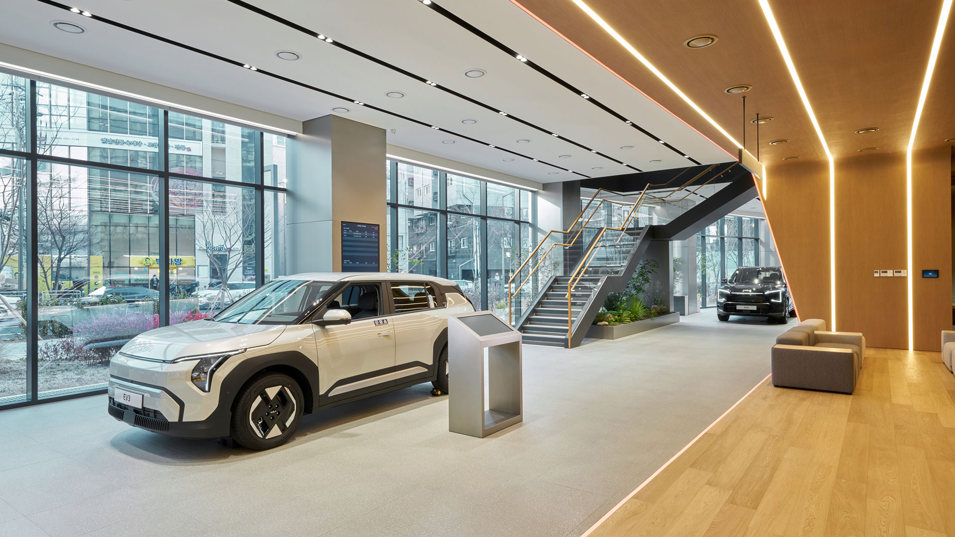 '기아 시흥 플래그십 스토어' 내부 전경-1