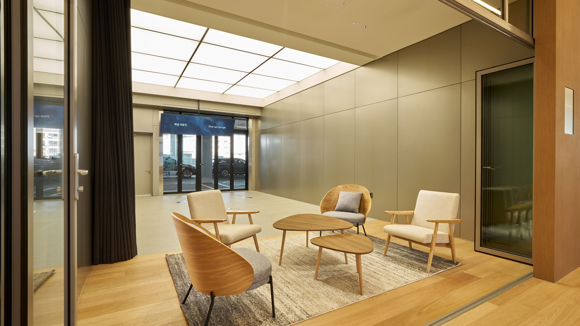 '기아 시흥 플래그십 스토어'에 마련된 신차 인도 공간 '기아 픽업 라운지'