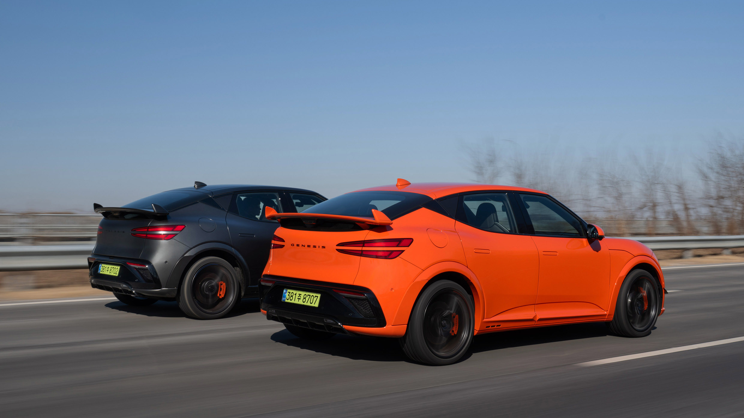 제네시스 GV60 마그마의 주행 모습