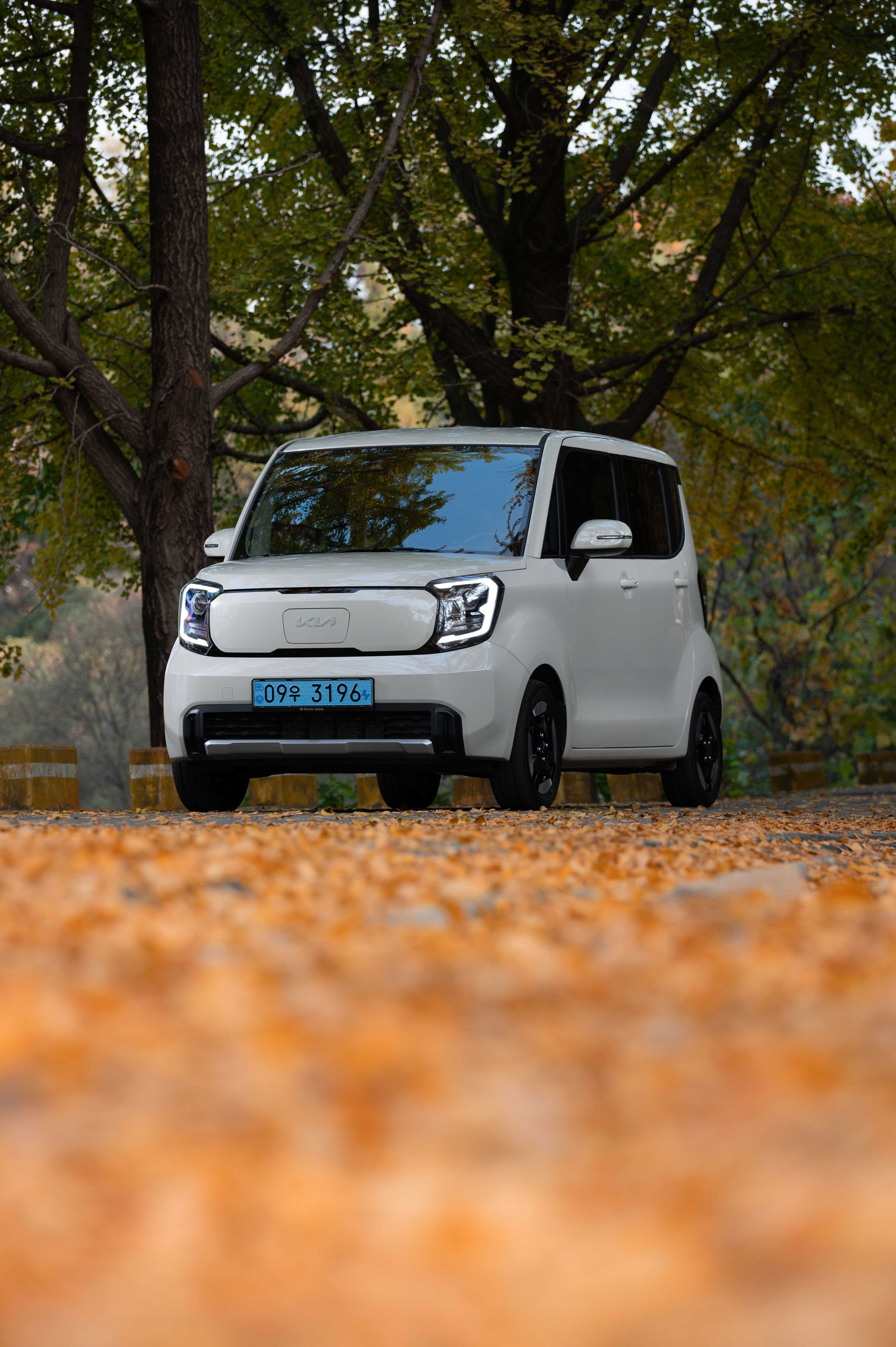 레이EV  정측면 롱앵글샷