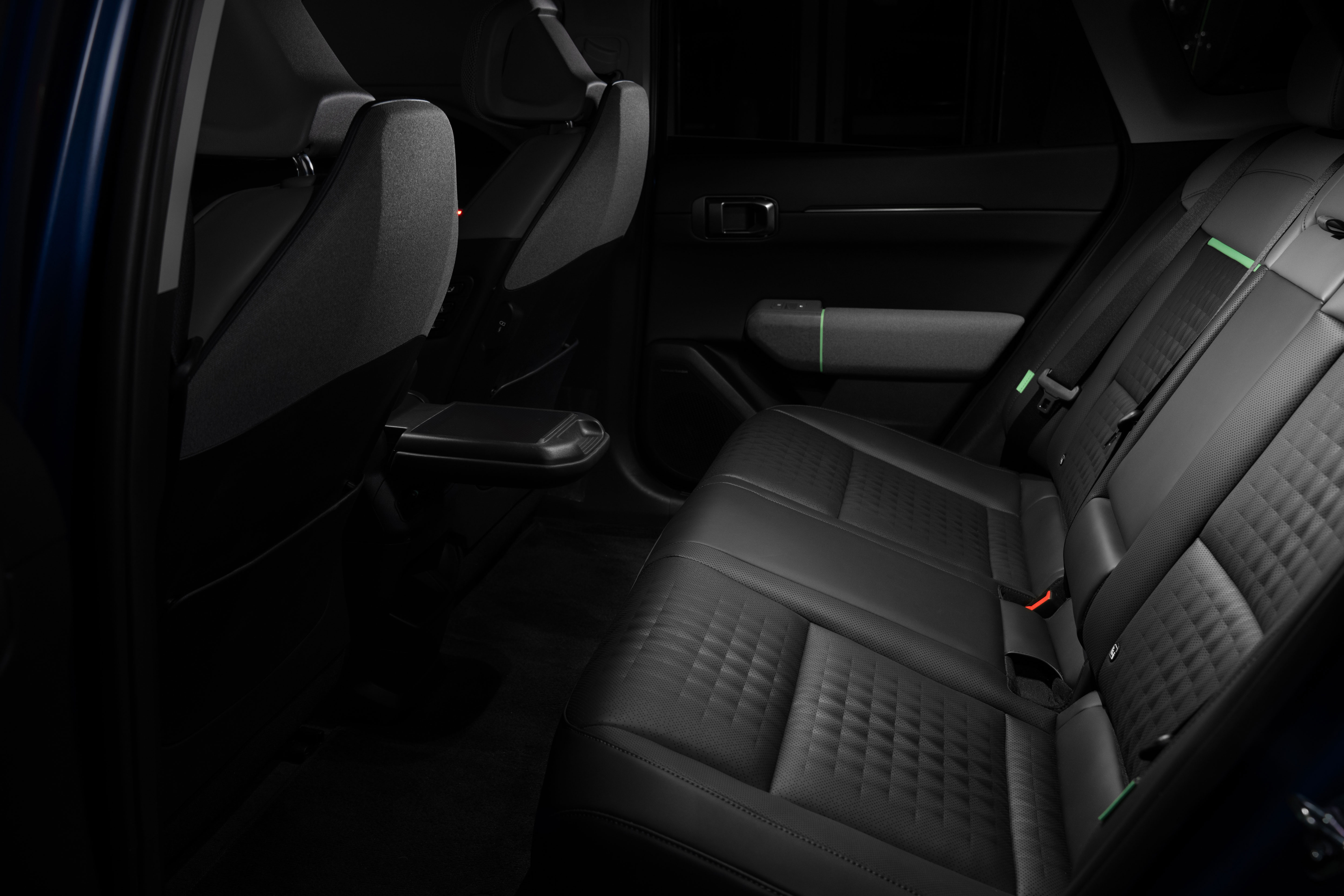 The Kia EV4 fits effortlessly into the night (7)