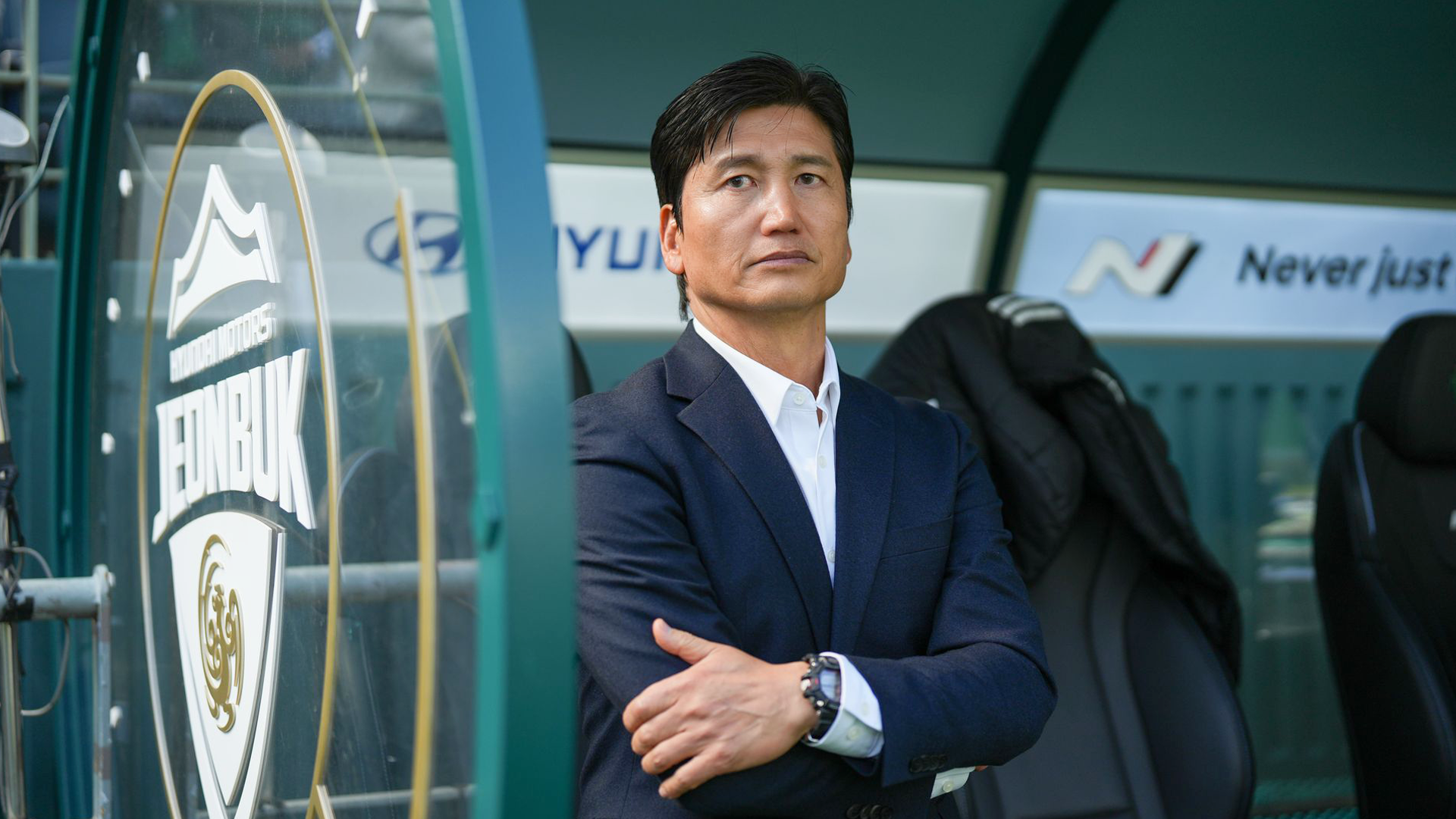 경기장에서 정정용 감독 모습