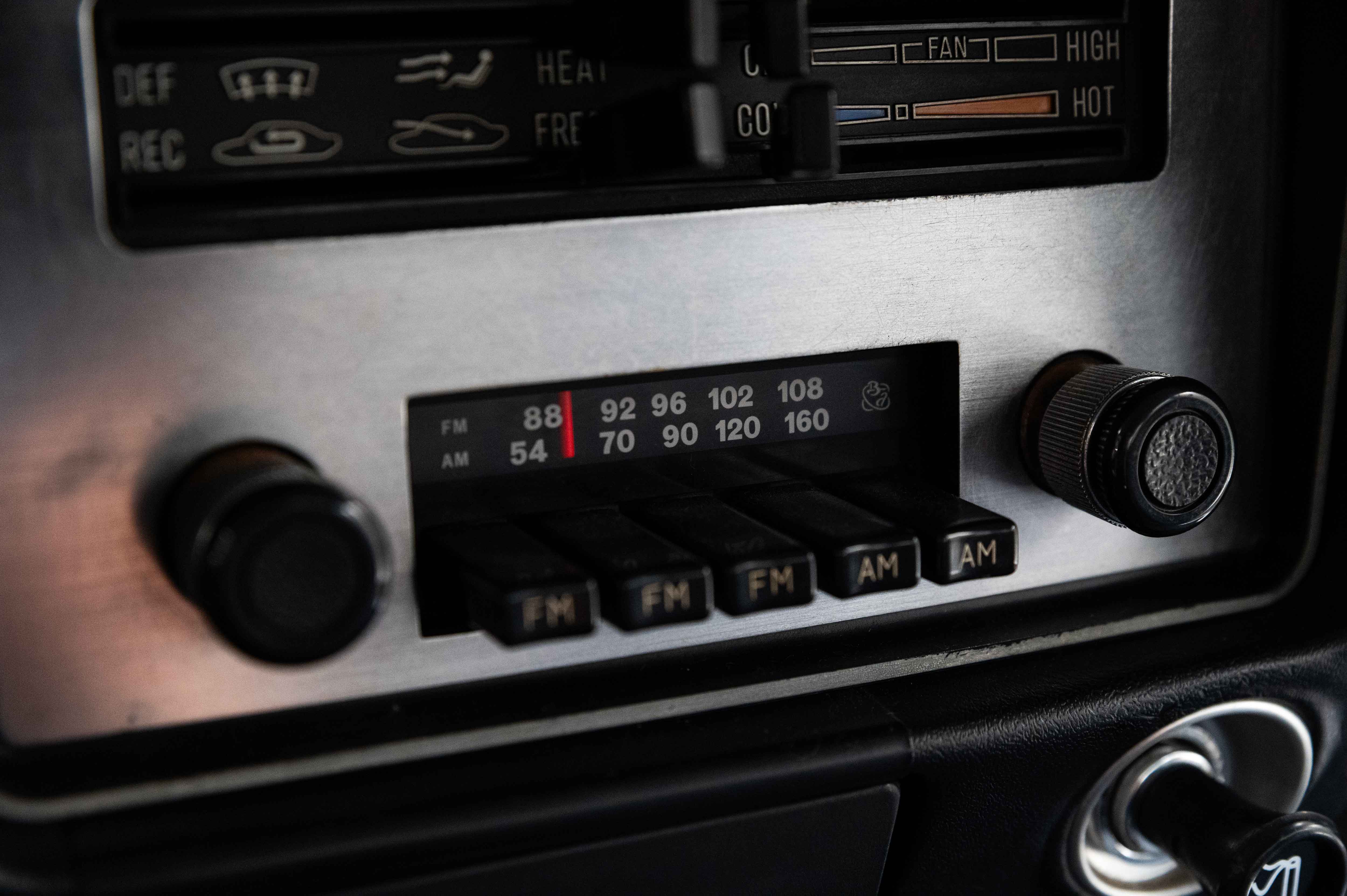 브리사 대시보드 아날로그 라디오