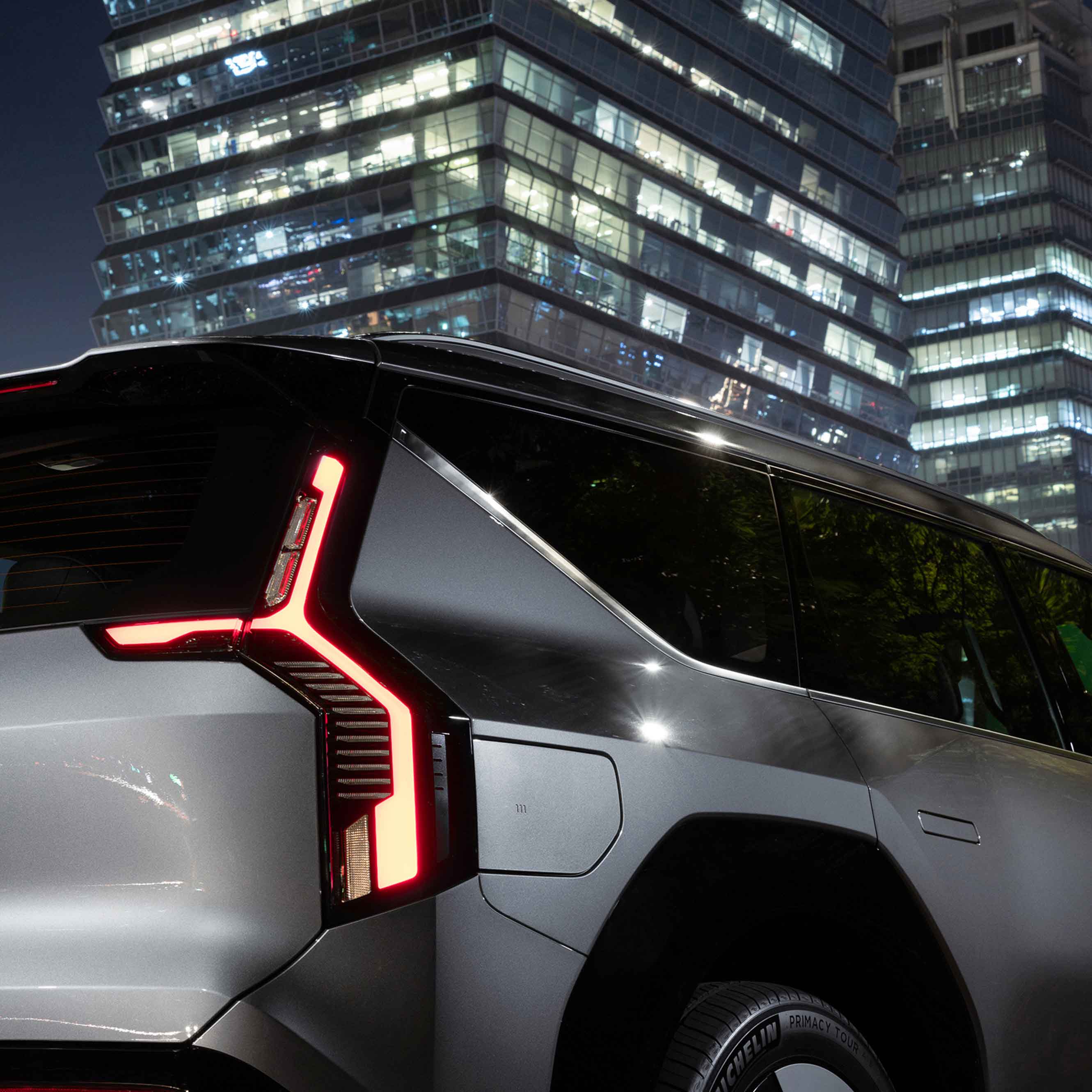 EV9 후미등 과 주유구