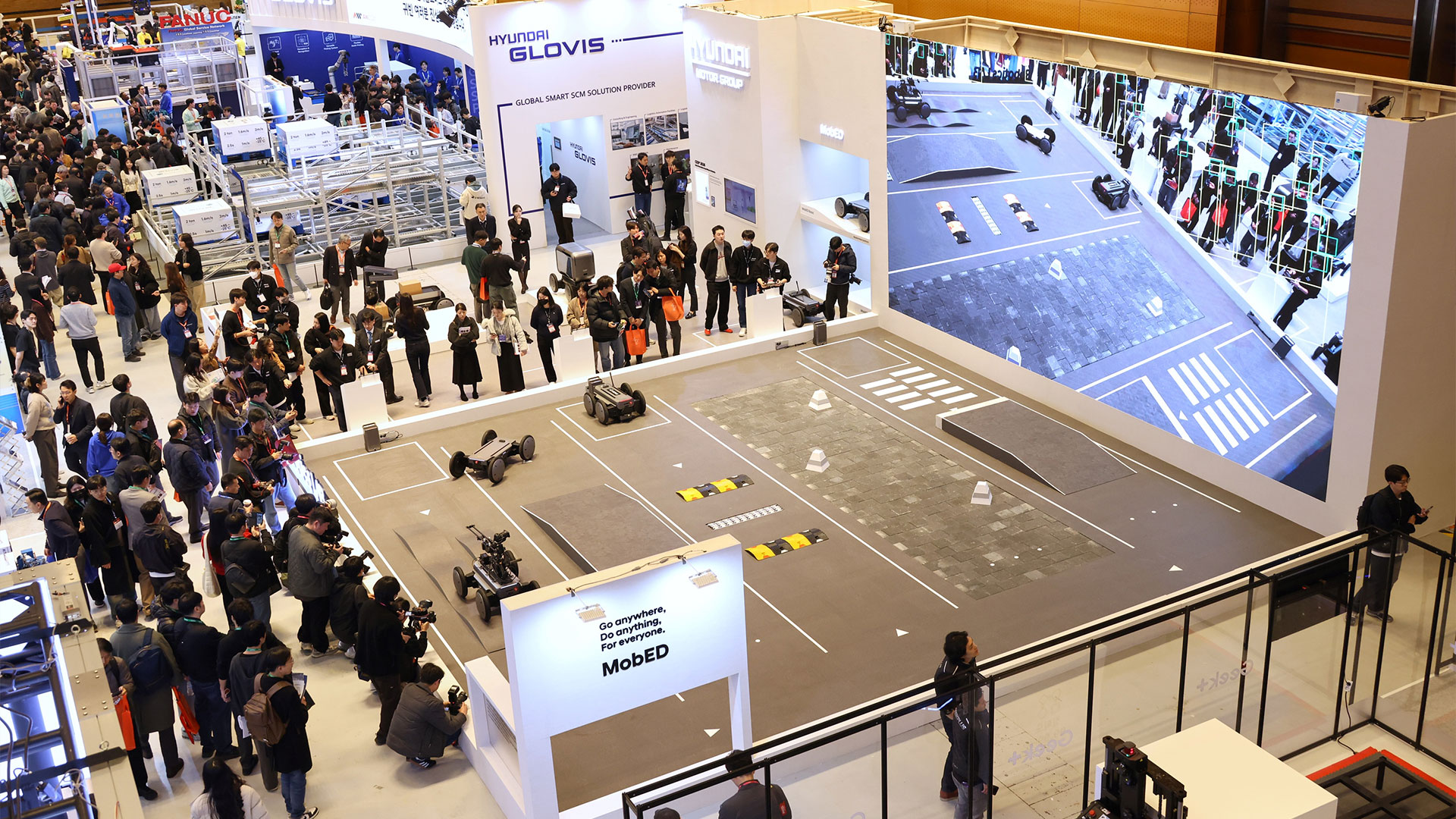 AW2026 전시장 내 현대차·기아 로보틱스랩 부스 전경.
