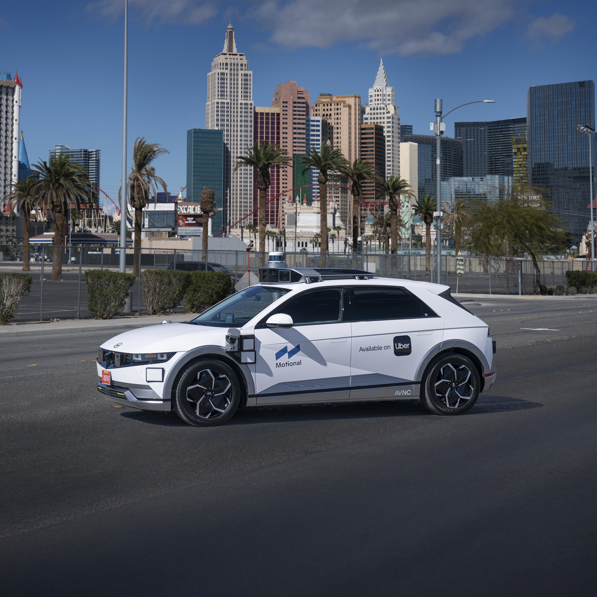 아이오닉 5 로보택시가 라스베이거스를 주행하는 모습