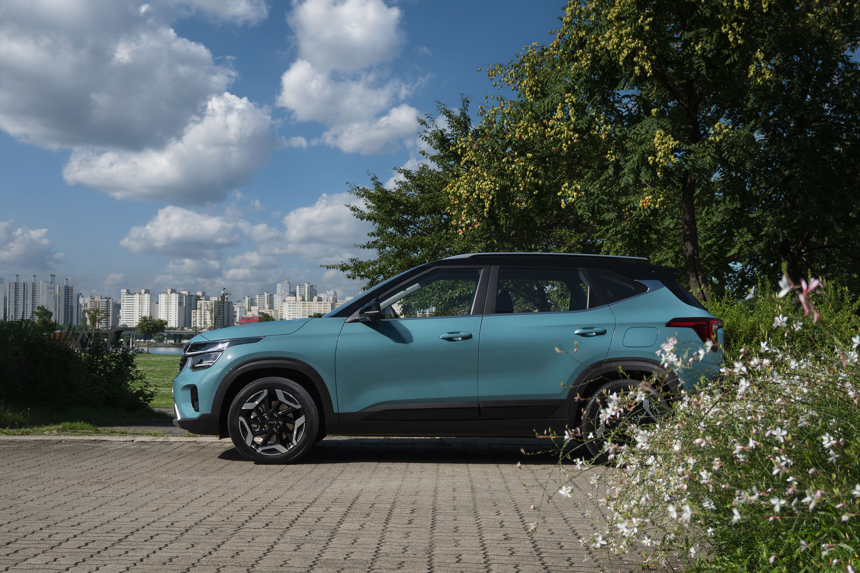 Modern, sophisticated design combined with high-end sensibility (1)