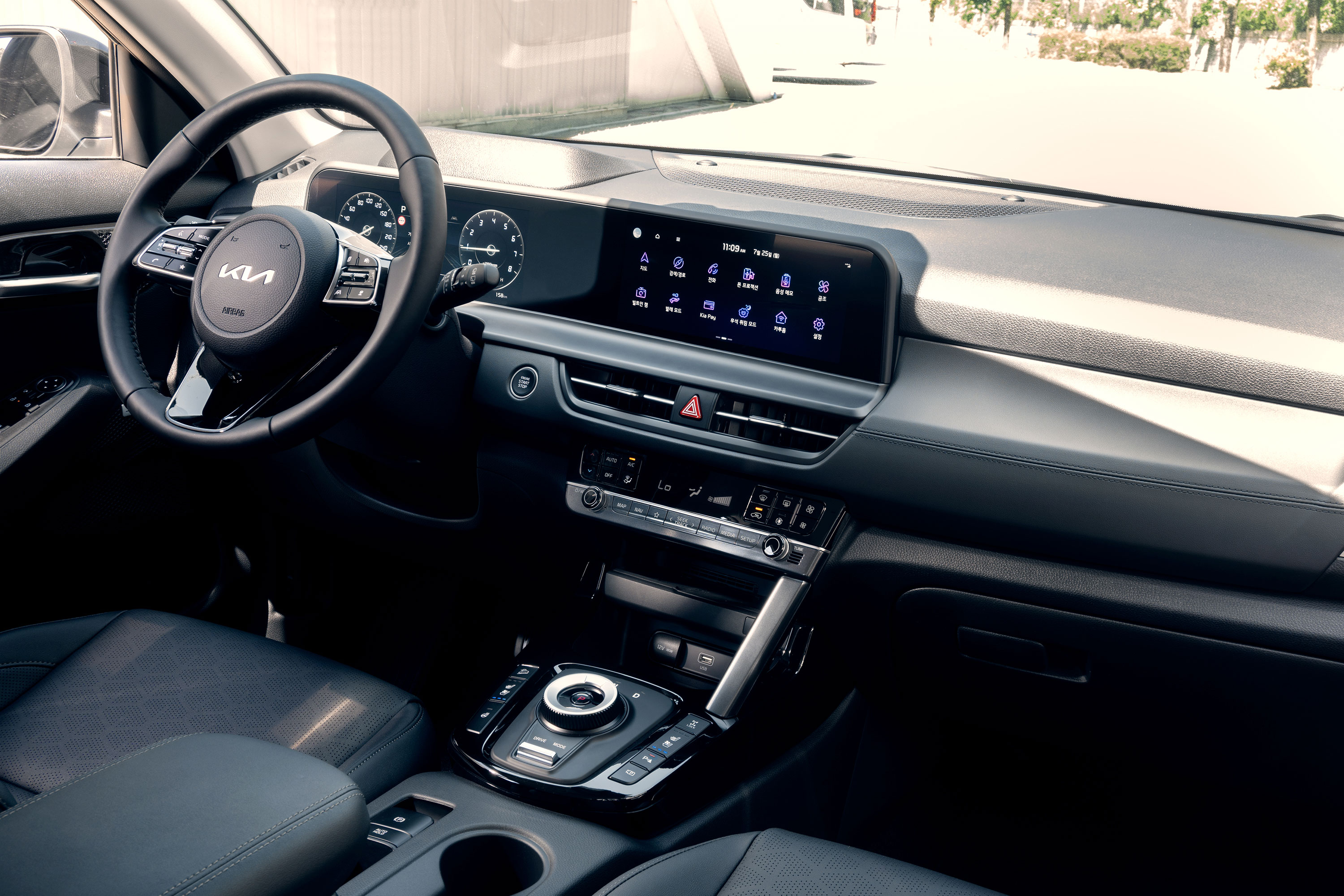 Modern, sophisticated design combined with high-end sensibility (7)