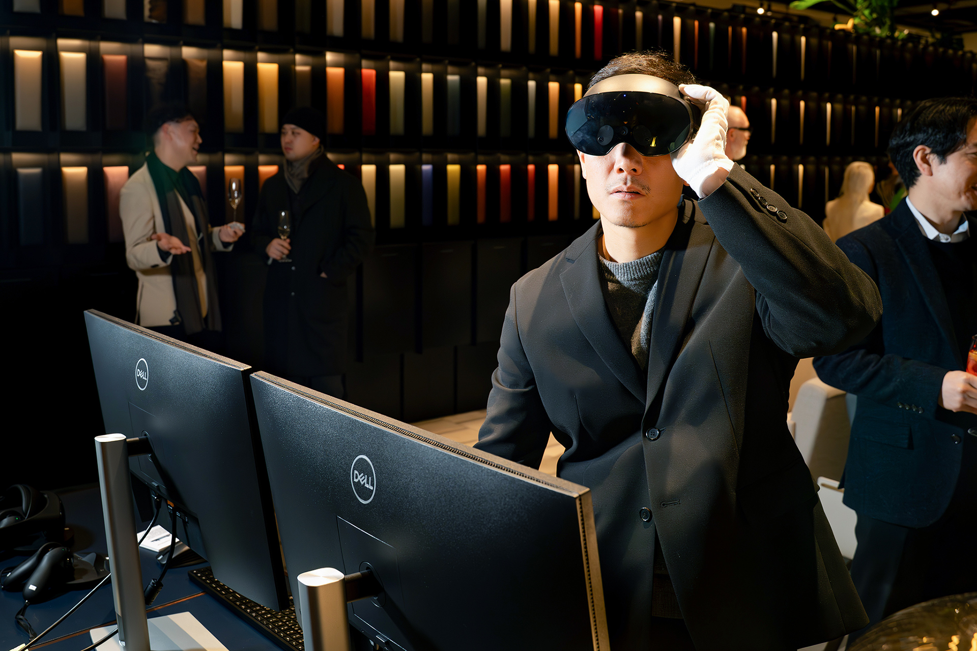 VR 기기와 실물을 통해 이동 수단의 경계를 허무는 새로운 공간을 직접 체험한다