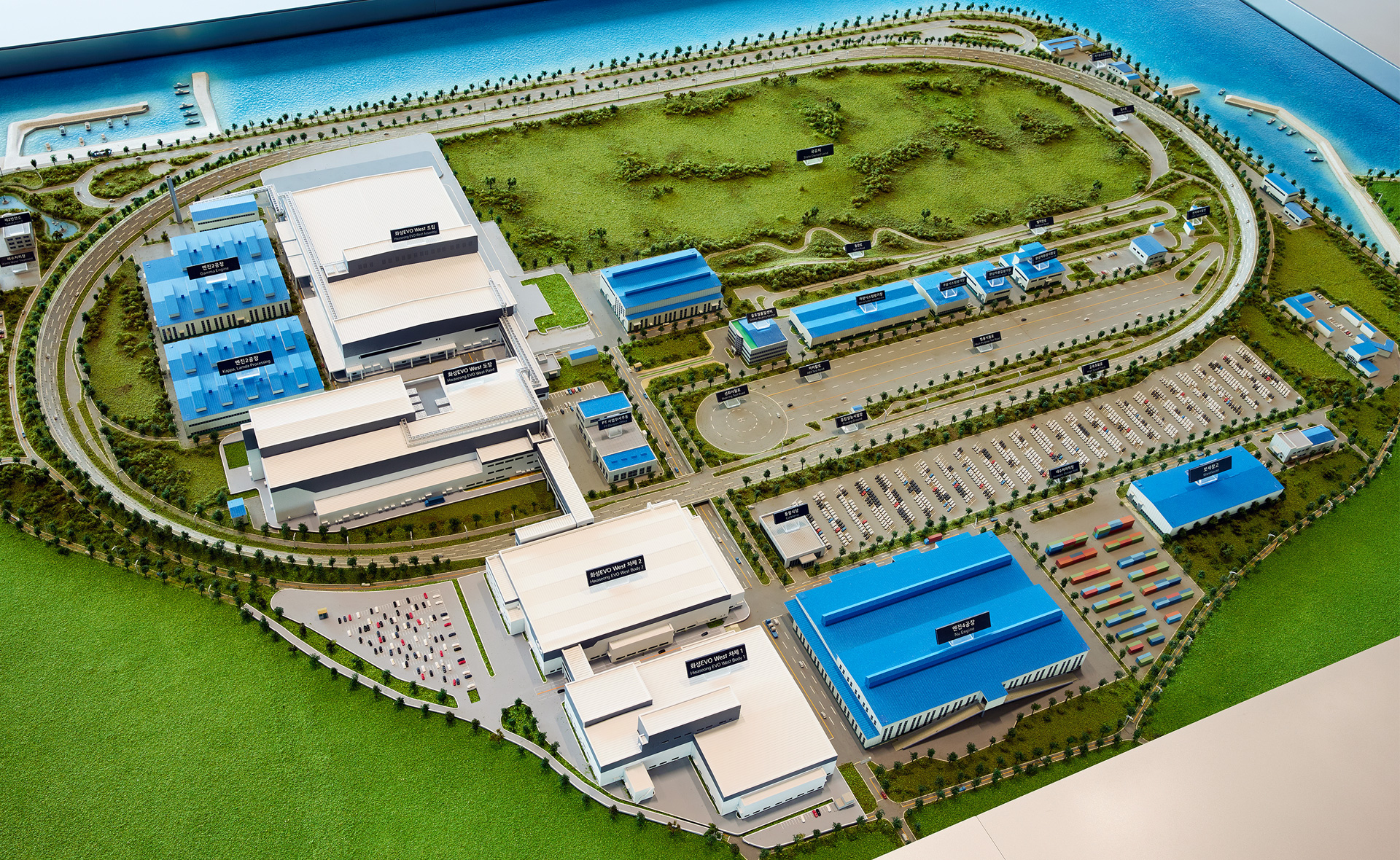 오토랜드 화성을 700:1 비율로 축소한 디오라마