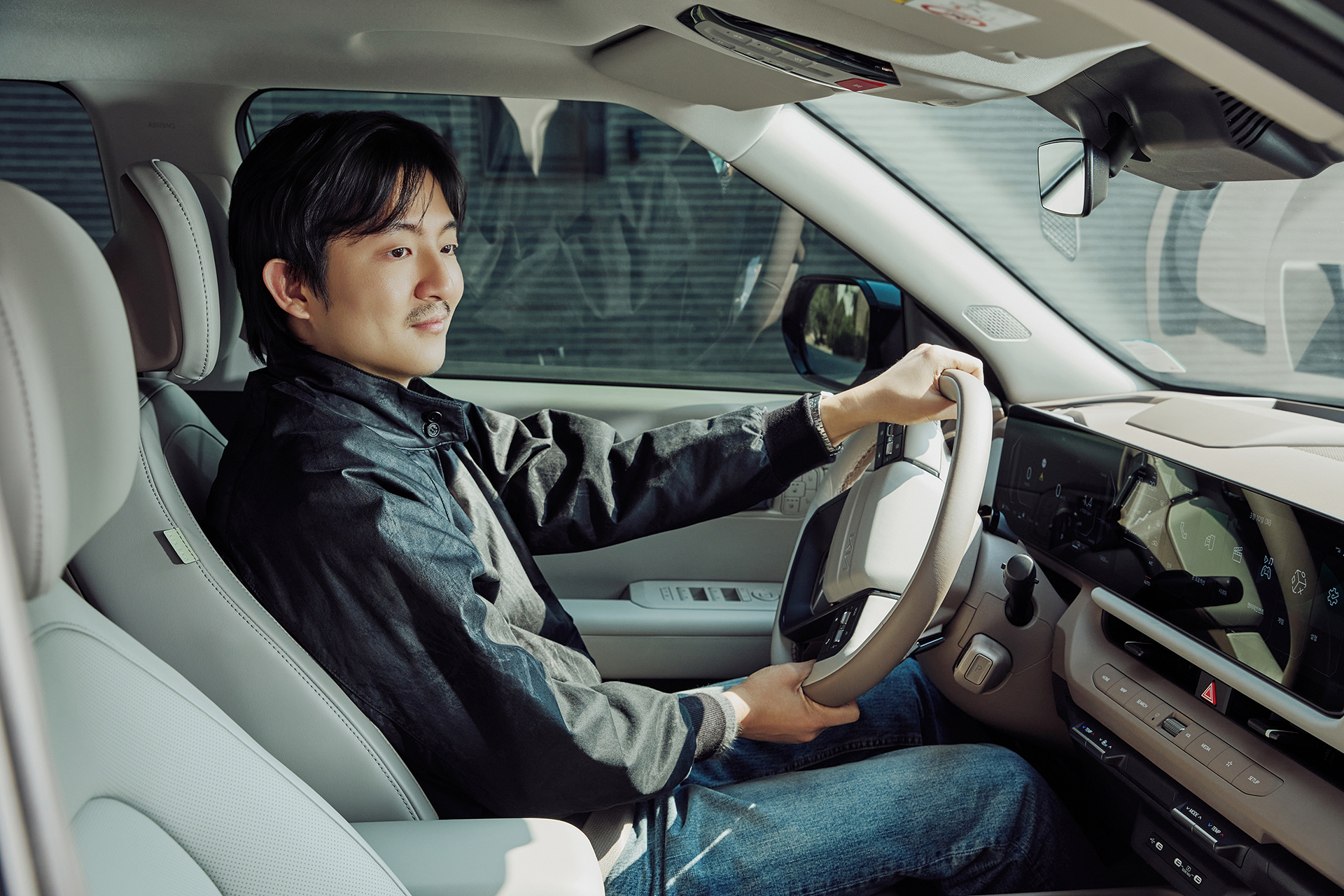 셀토스를 운전하는 김현재 패션 디자이너