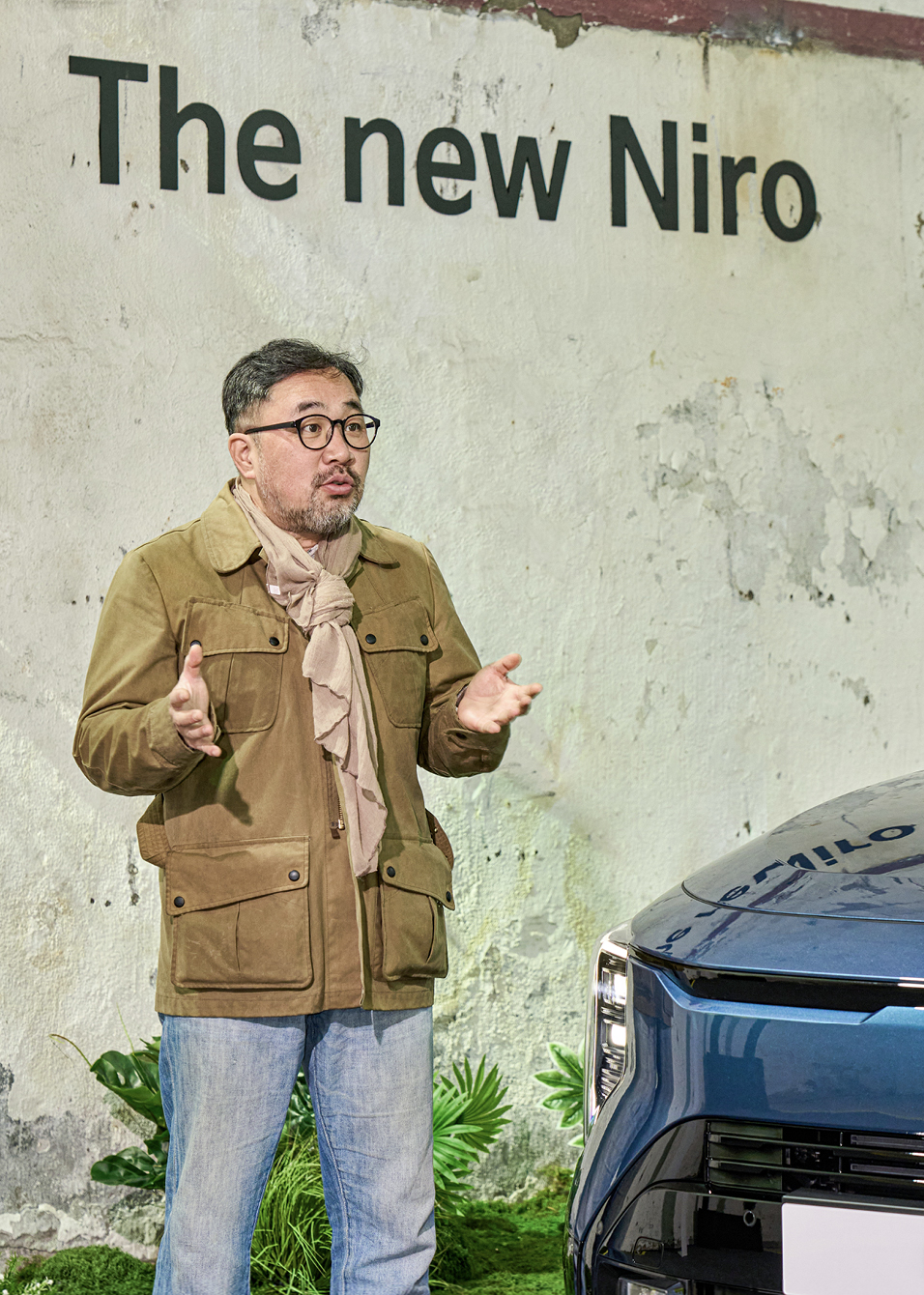 니로에 대해 설명하는 자동차 칼럼니스트